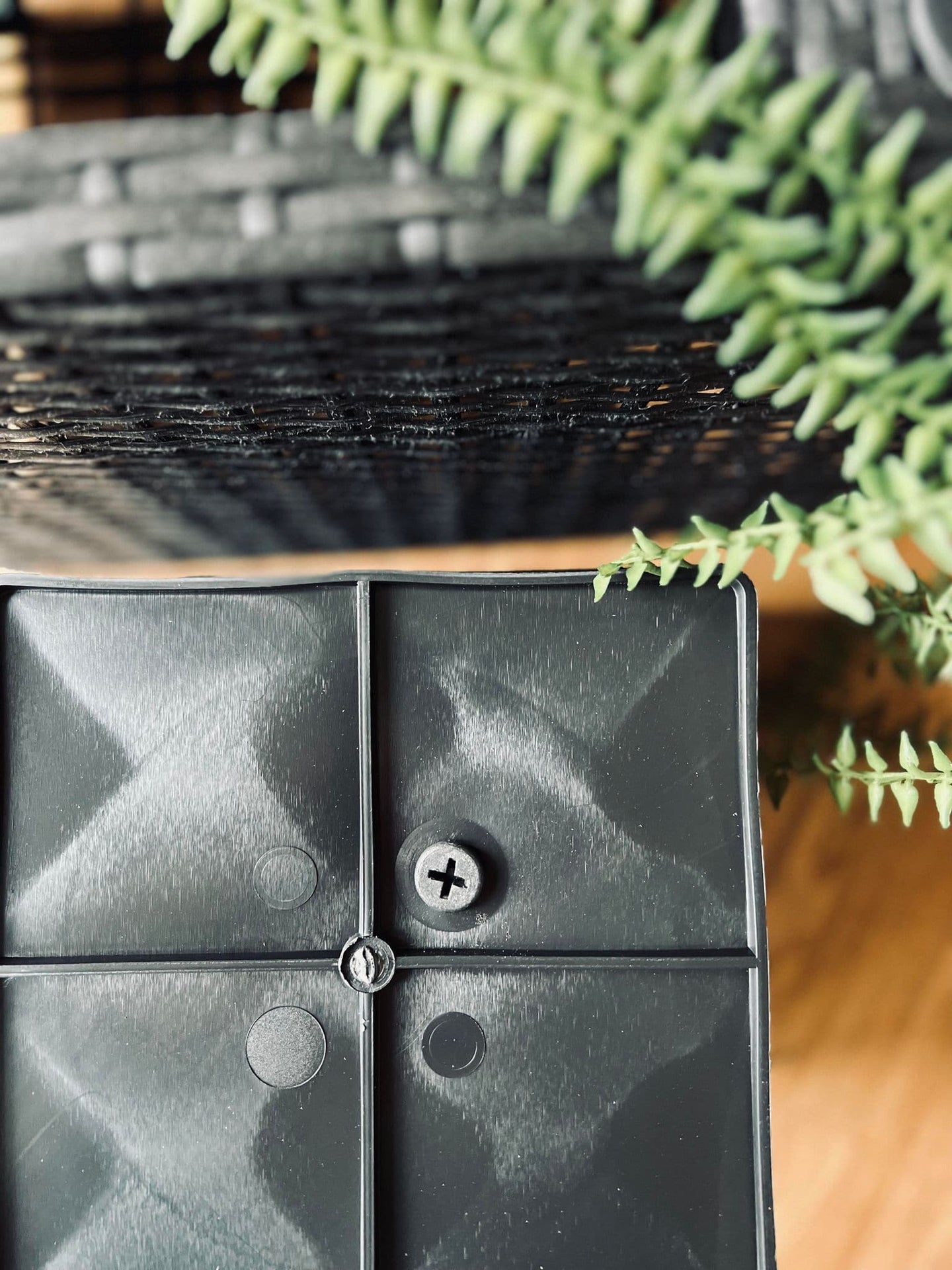 Plantekasse med 3 rum - Børstet sort - VIAMAJA.DK
