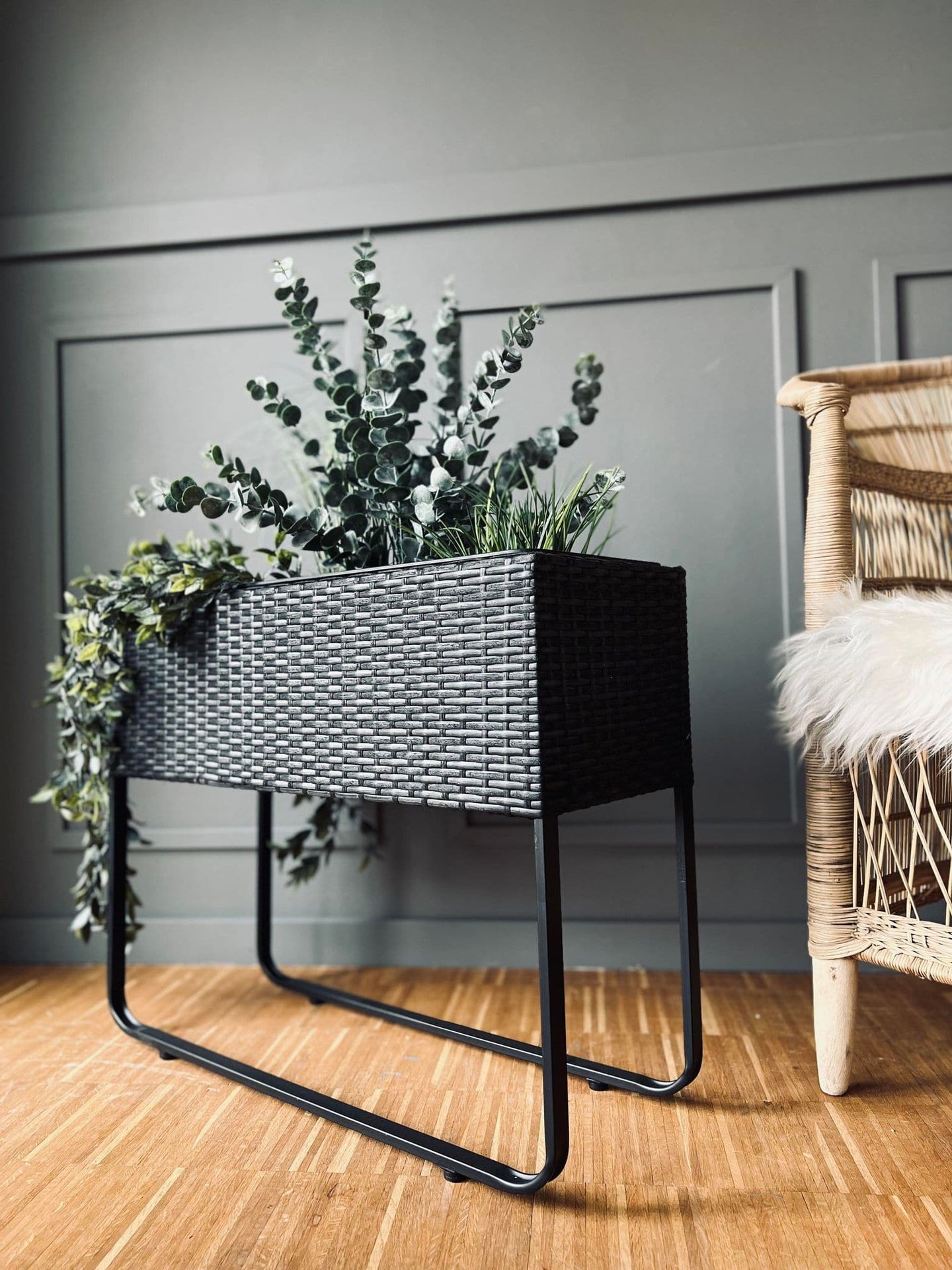 Plantekasse med ben - Sort - VIAMAJA.DK