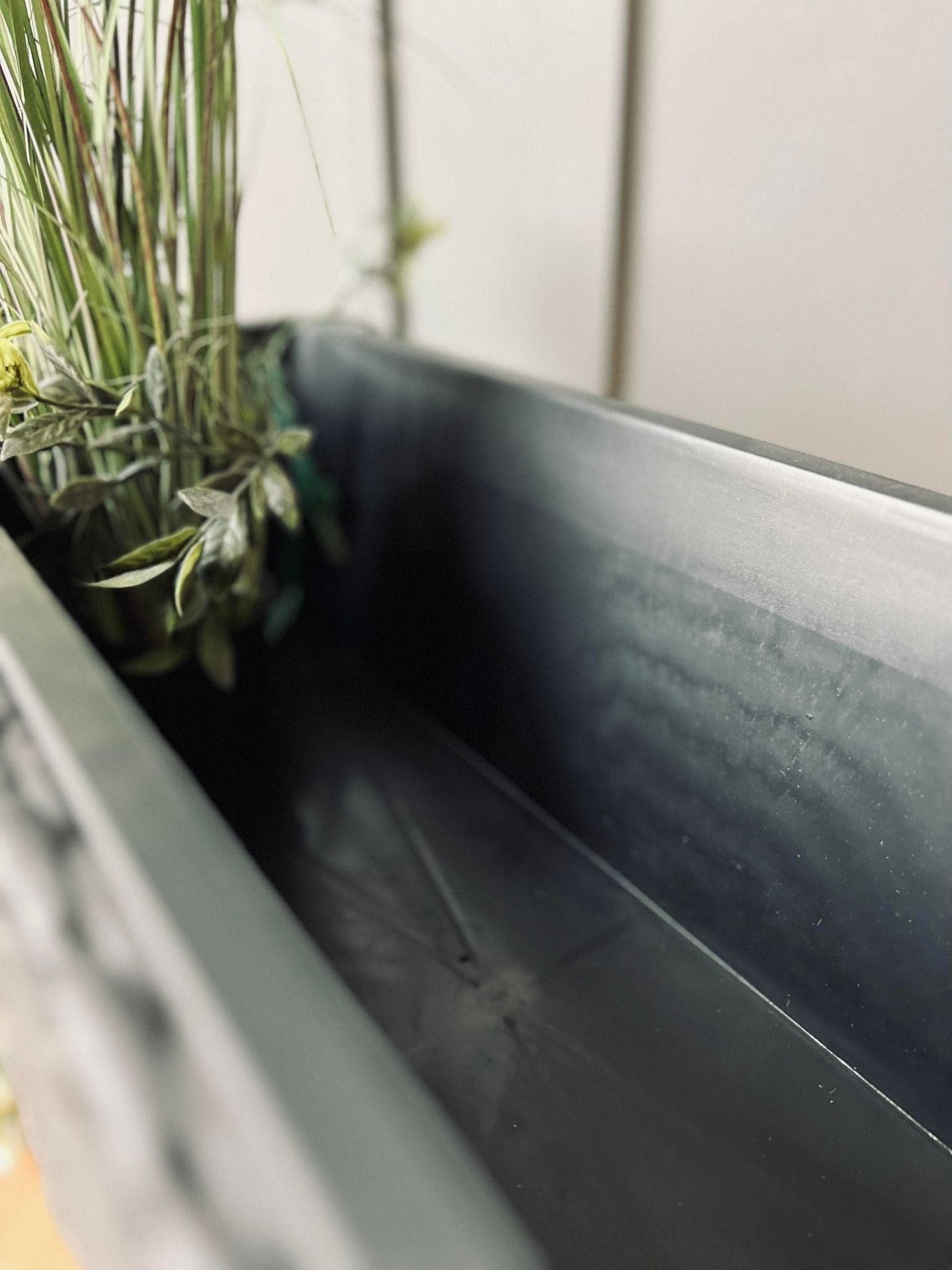 Plantekasse med ben - Sort - VIAMAJA.DK