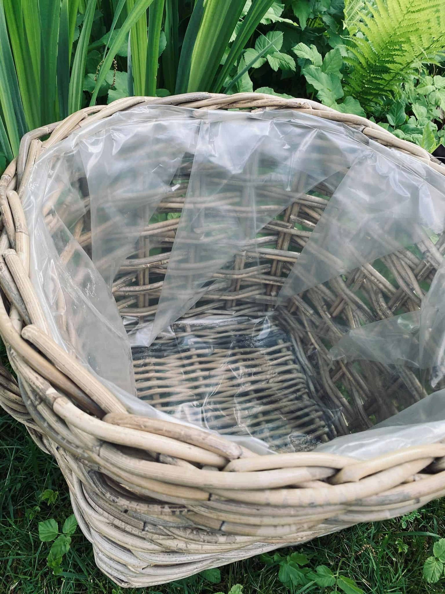 Plantekurv - Grå Rattan - Stor - VIAMAJA.DK