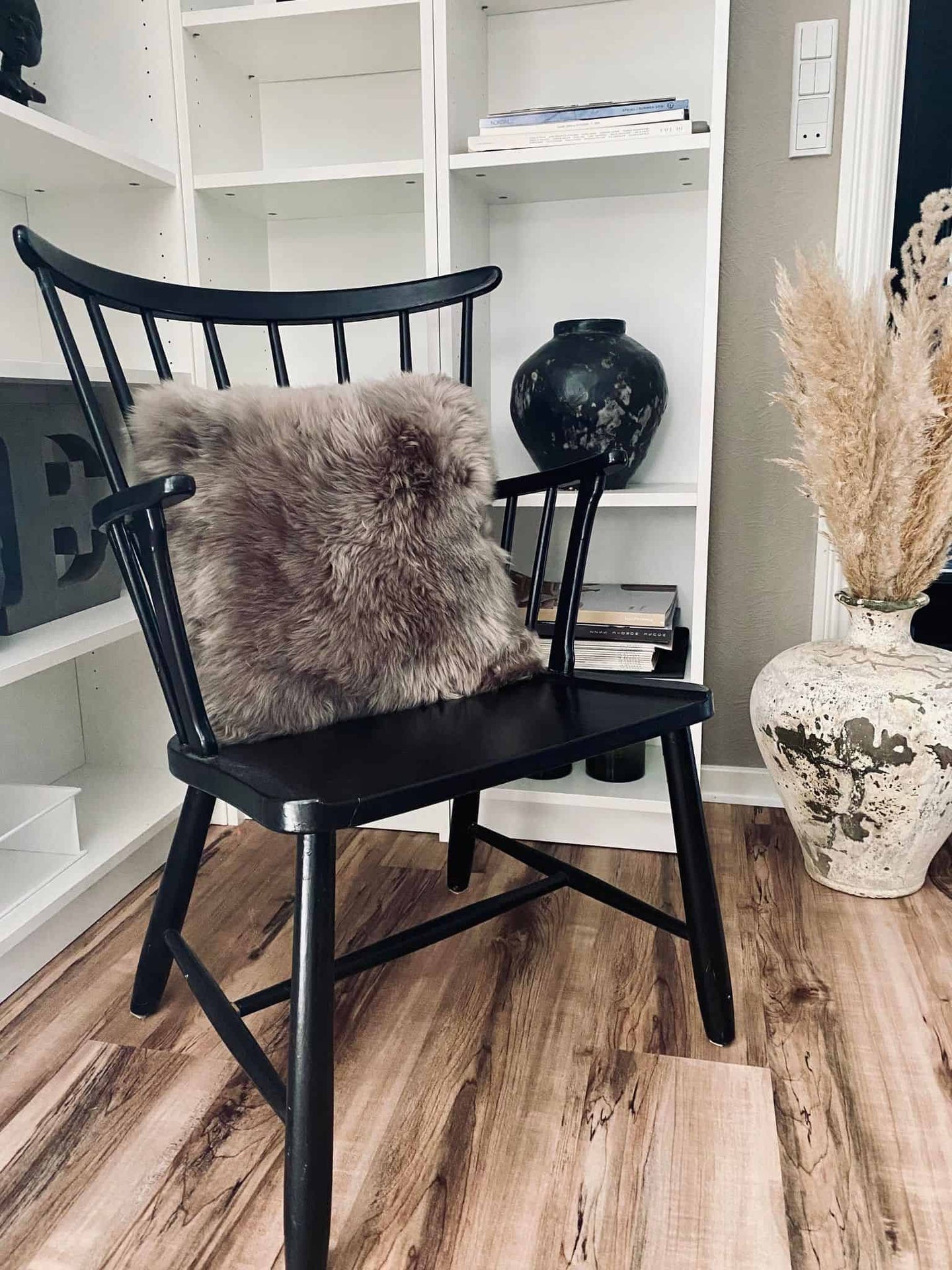 Pude i lammeskind – Mocca 40×40 - 2.Sortering - VIAMAJA.DK