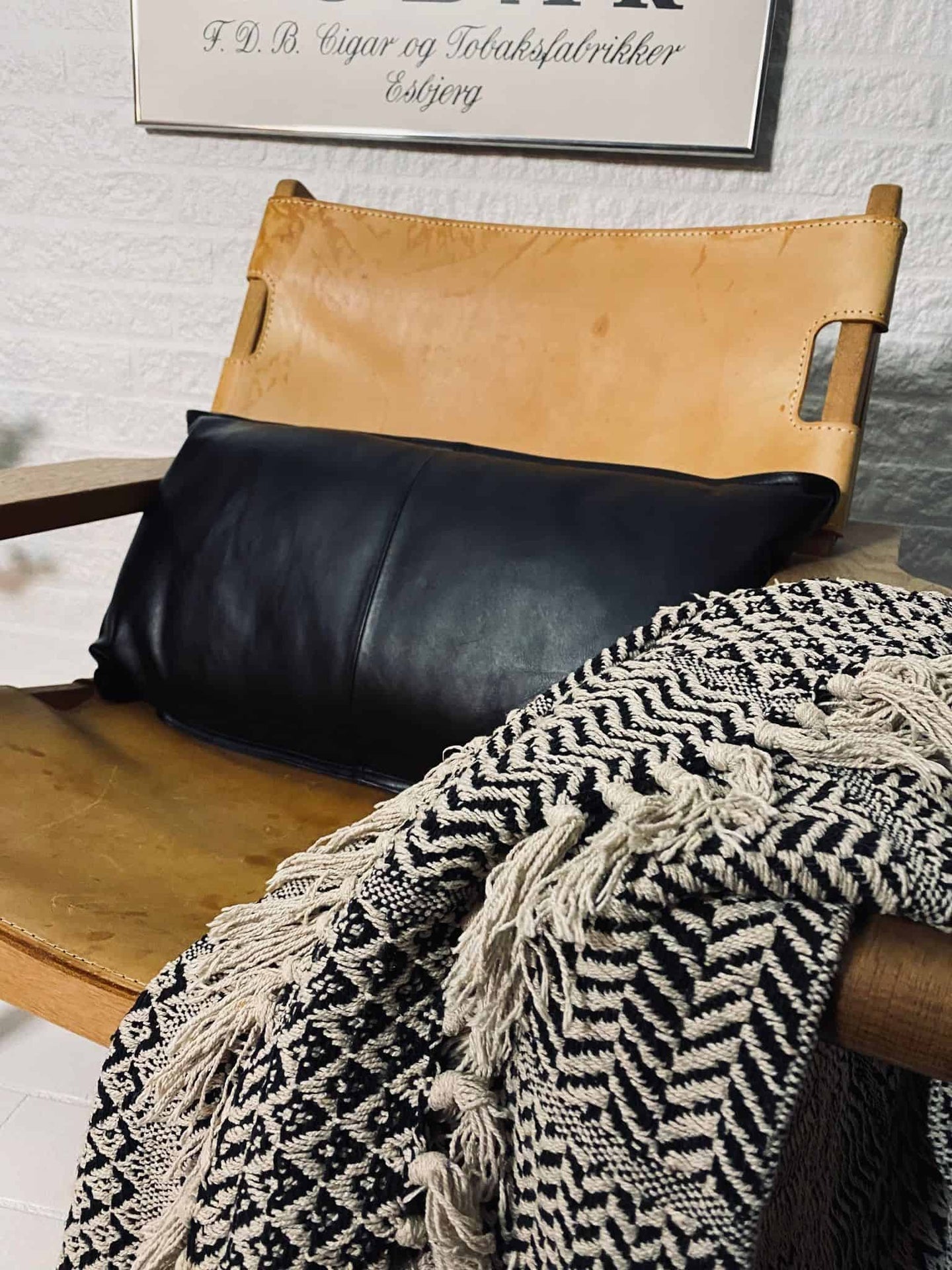 Pude i sort læder – 35x65cm - VIAMAJA.DK