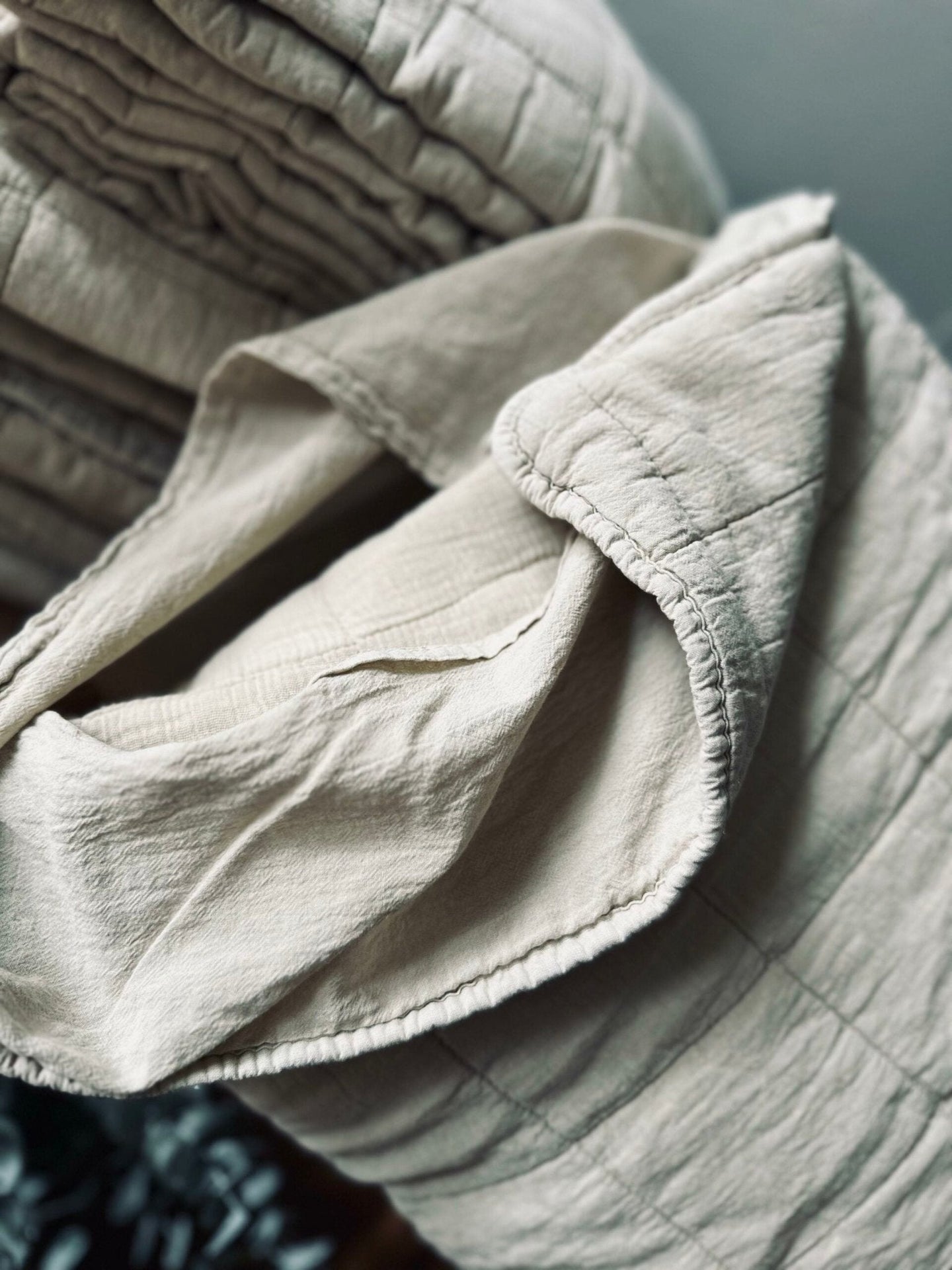 Pudestykke STONE-WASHED Quilt – Nature 60×90 - VIAMAJA.DK