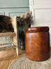 Puff med lock i cognac buffelskinn