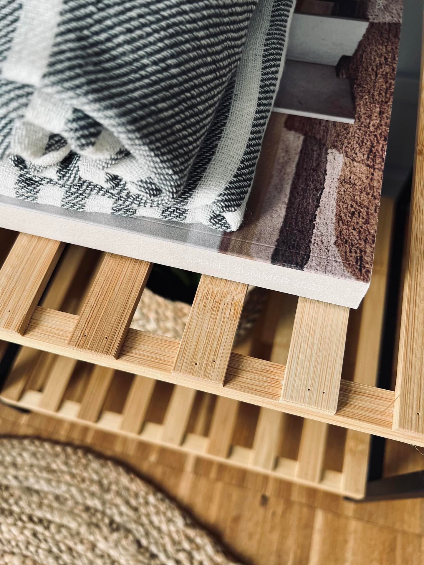 Reol i bambus og metal - VIAMAJA.DK