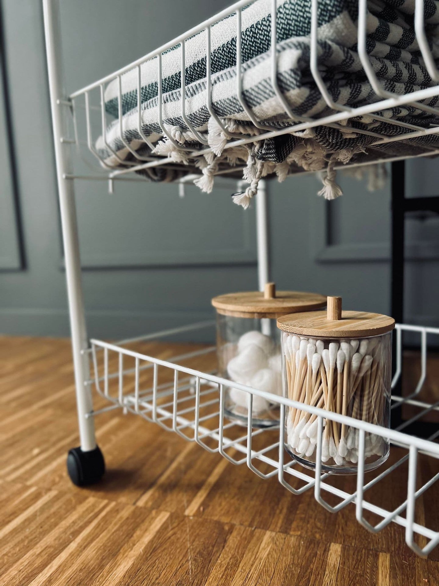 Rullevogn med trådkurve - Hvid - VIAMAJA.DK