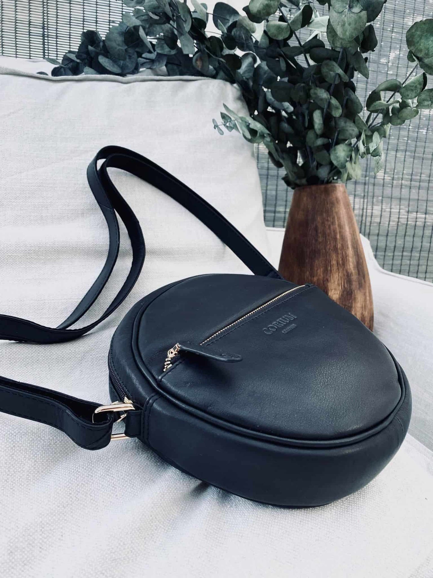 Rund skuldertaske, Sort - VIAMAJA.DK