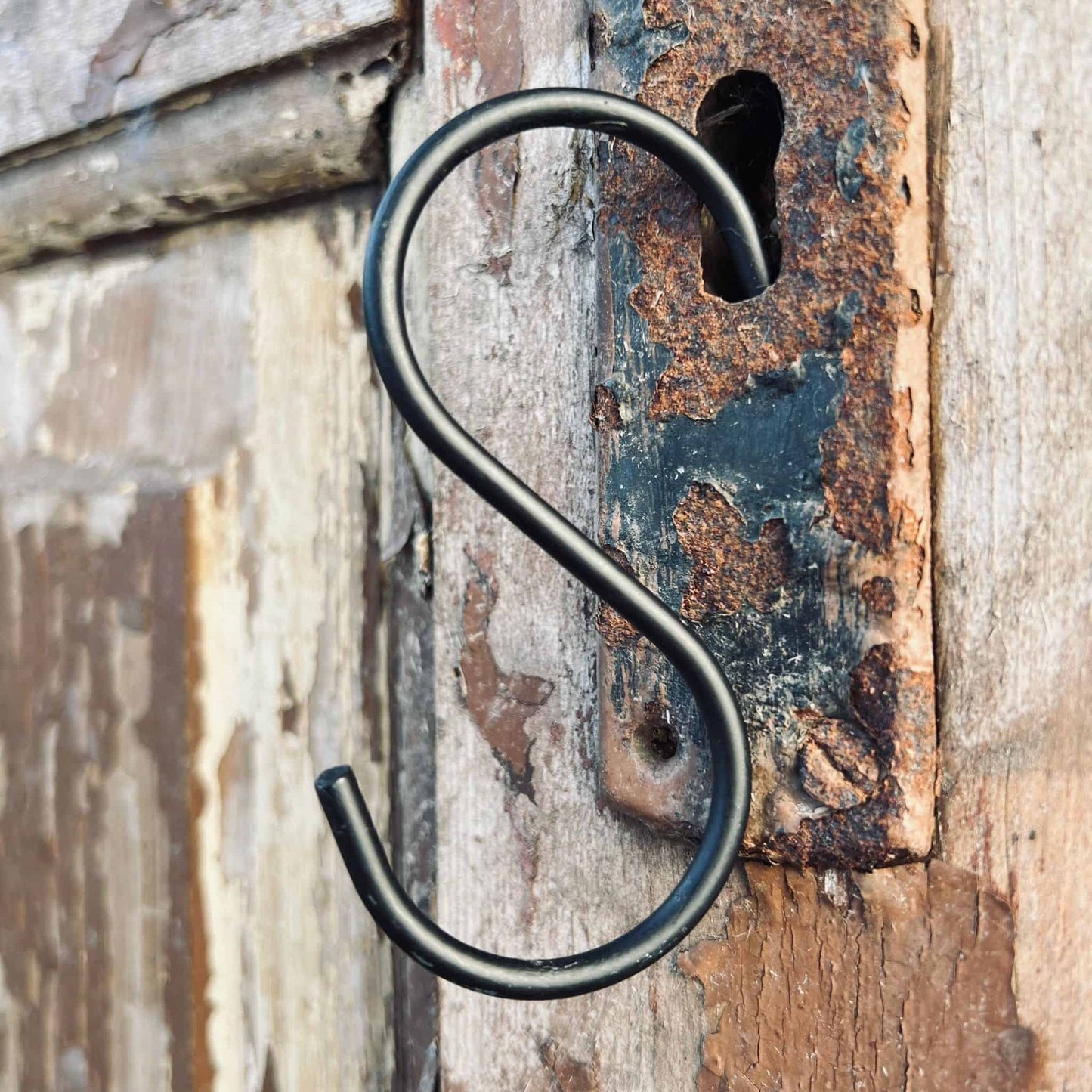 S-Krog i sort metal - 1 stk - VIAMAJA.DK