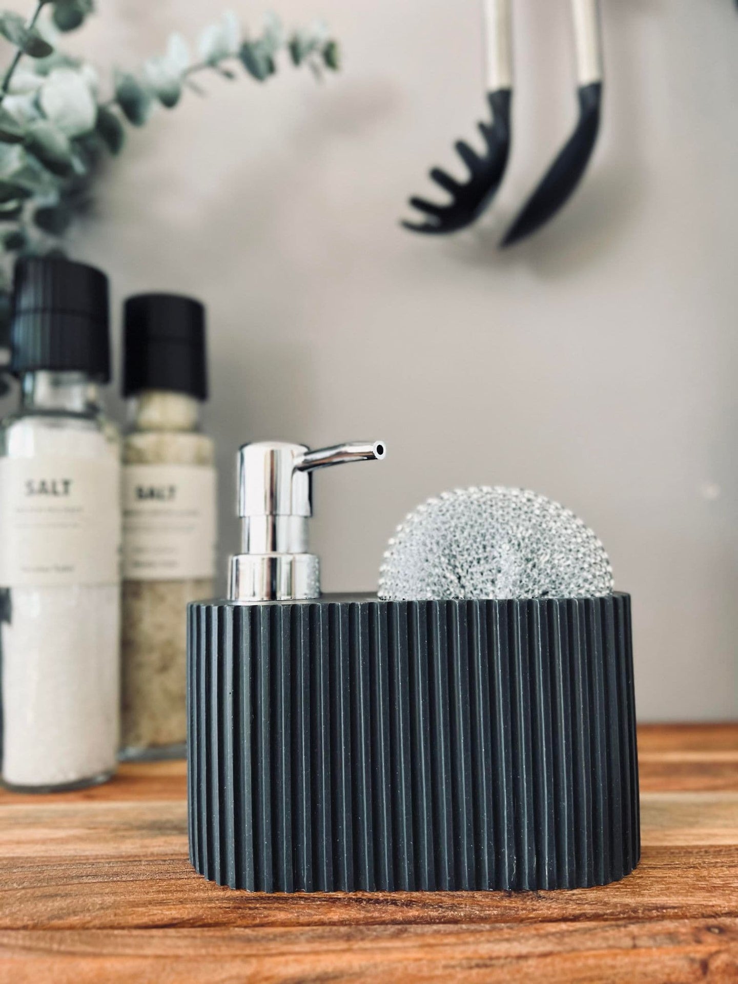 Sæbedispenser SORT med svamp - VIAMAJA.DK