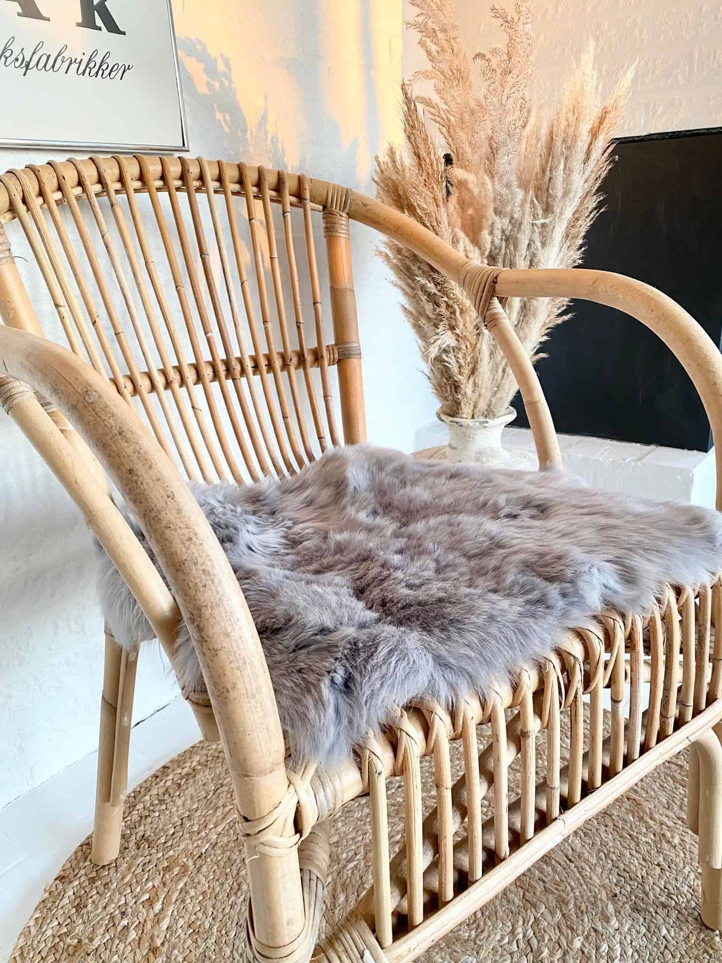 Sædeskind i lys grå lammeskind - VIAMAJA.DK