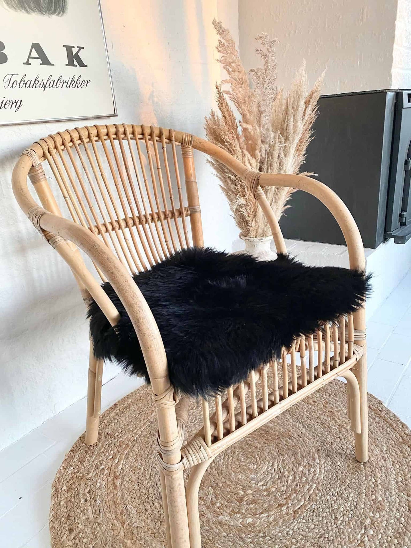 Sædeskind - lammeskind / Sort firkantet - VIAMAJA.DK