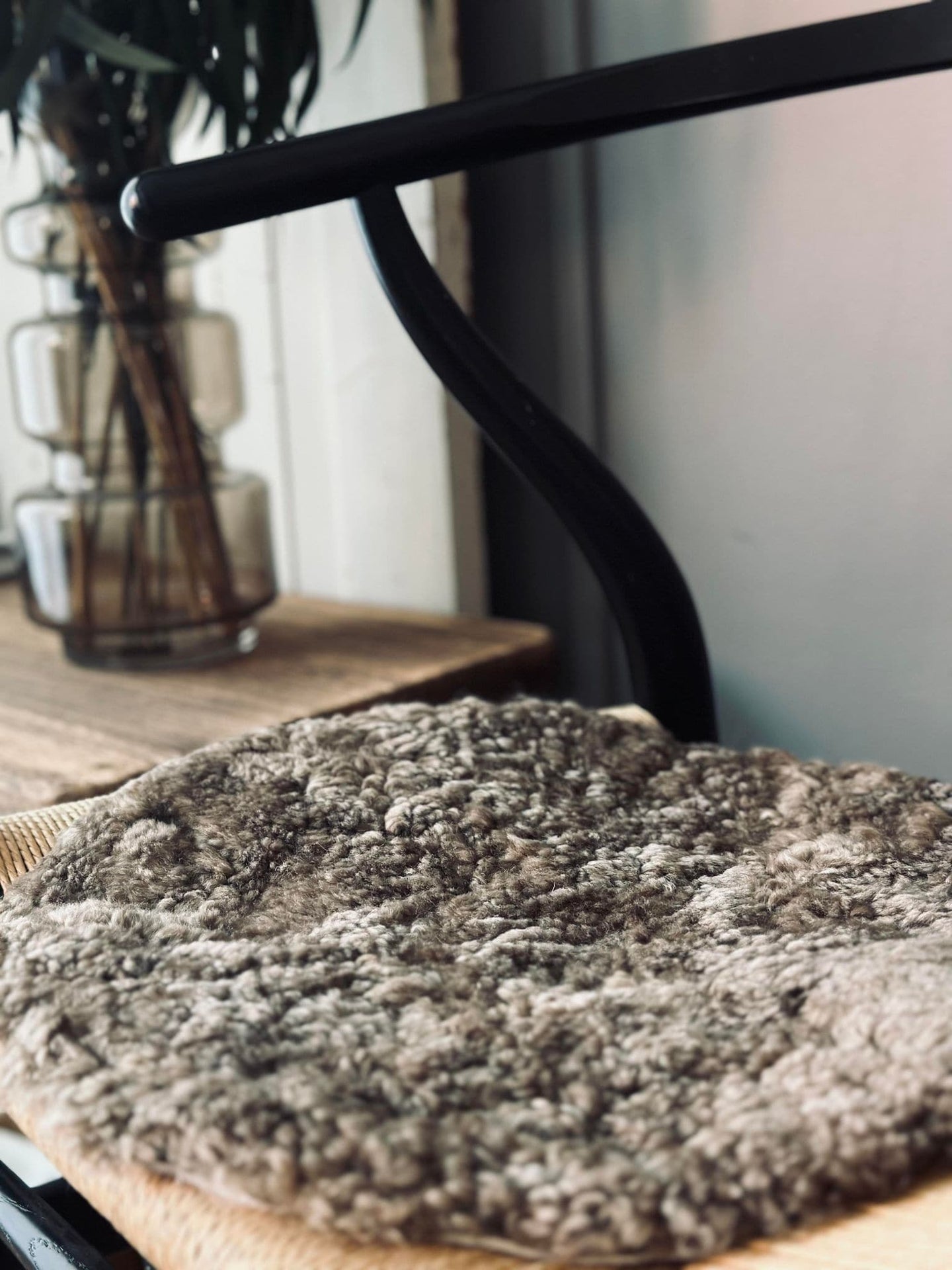 Sædeskind med tætte krøller - Mocca - VIAMAJA.DK