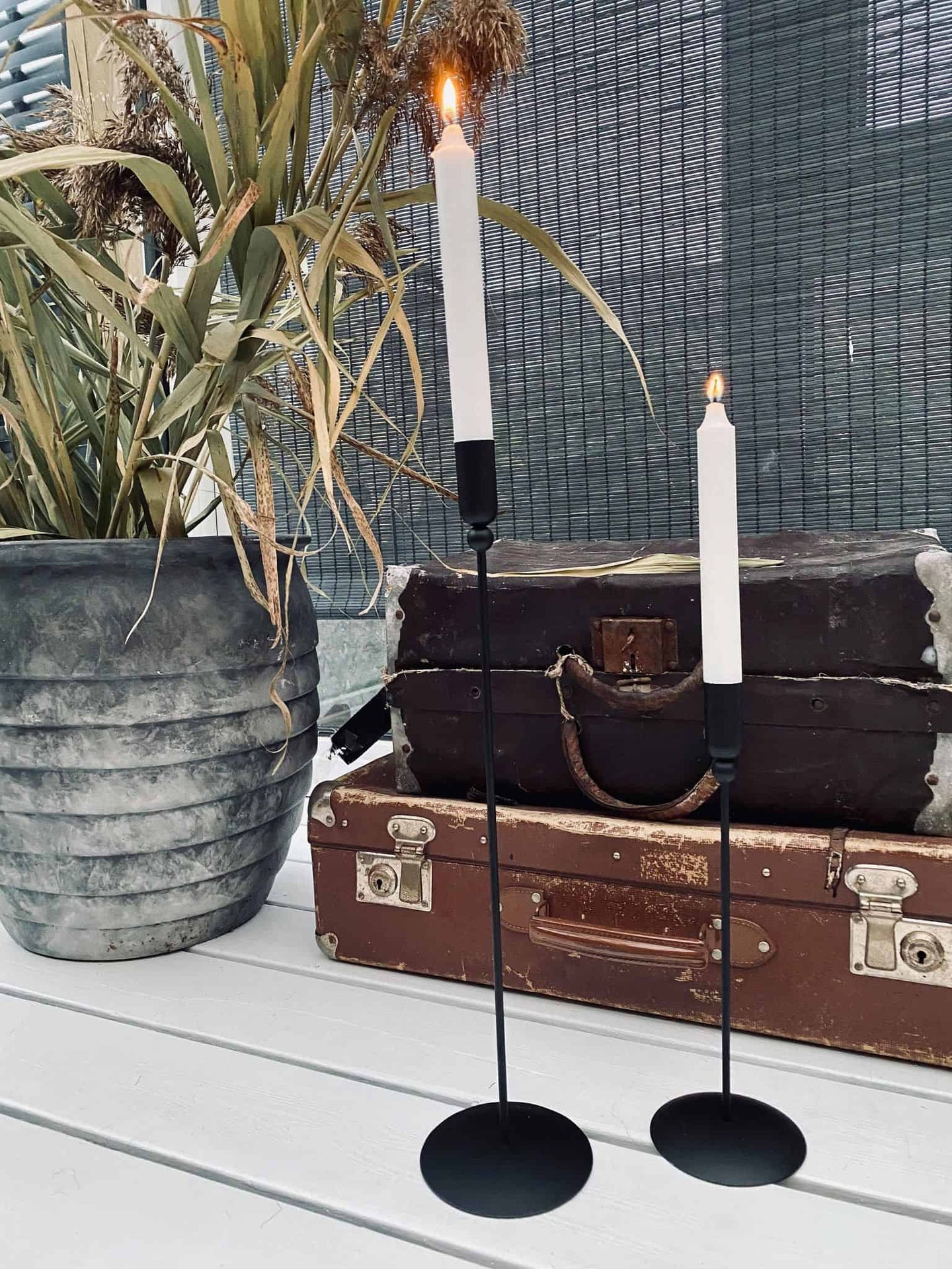 Sæt af 2 flotte lysestager i sort metal - VIAMAJA.DK