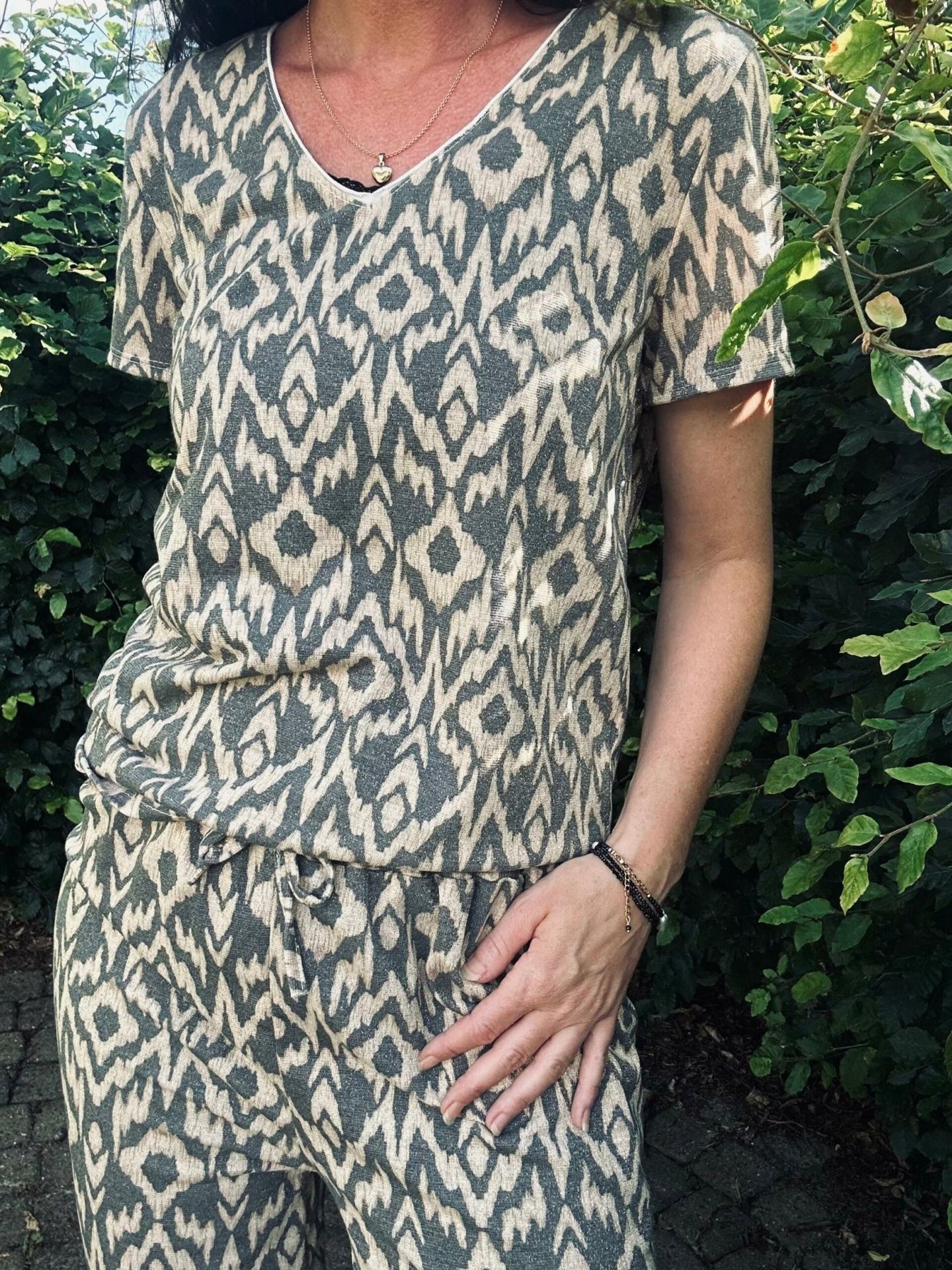 Sæt med bukser og bluse - VIAMAJA.DK