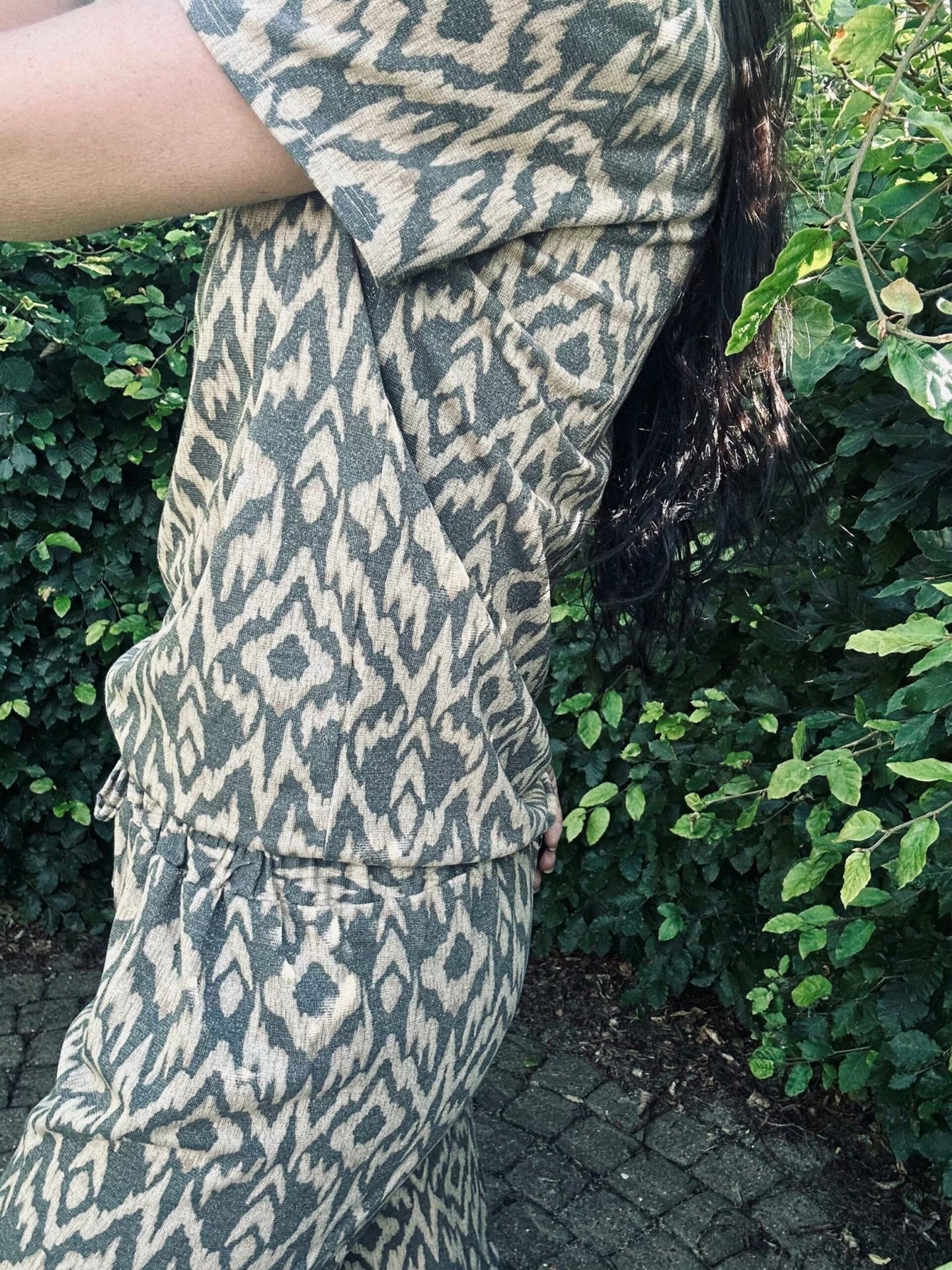 Sæt med bukser og bluse - VIAMAJA.DK