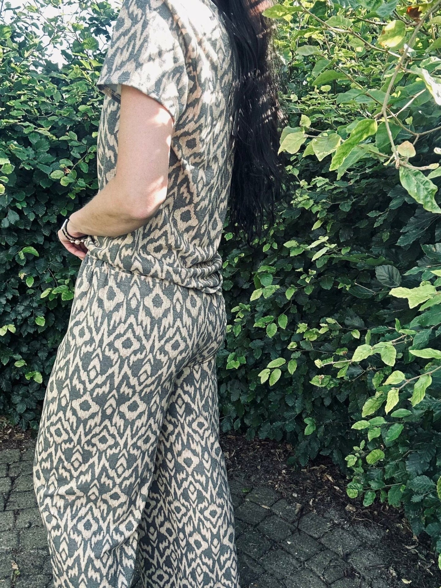 Sæt med bukser og bluse - VIAMAJA.DK