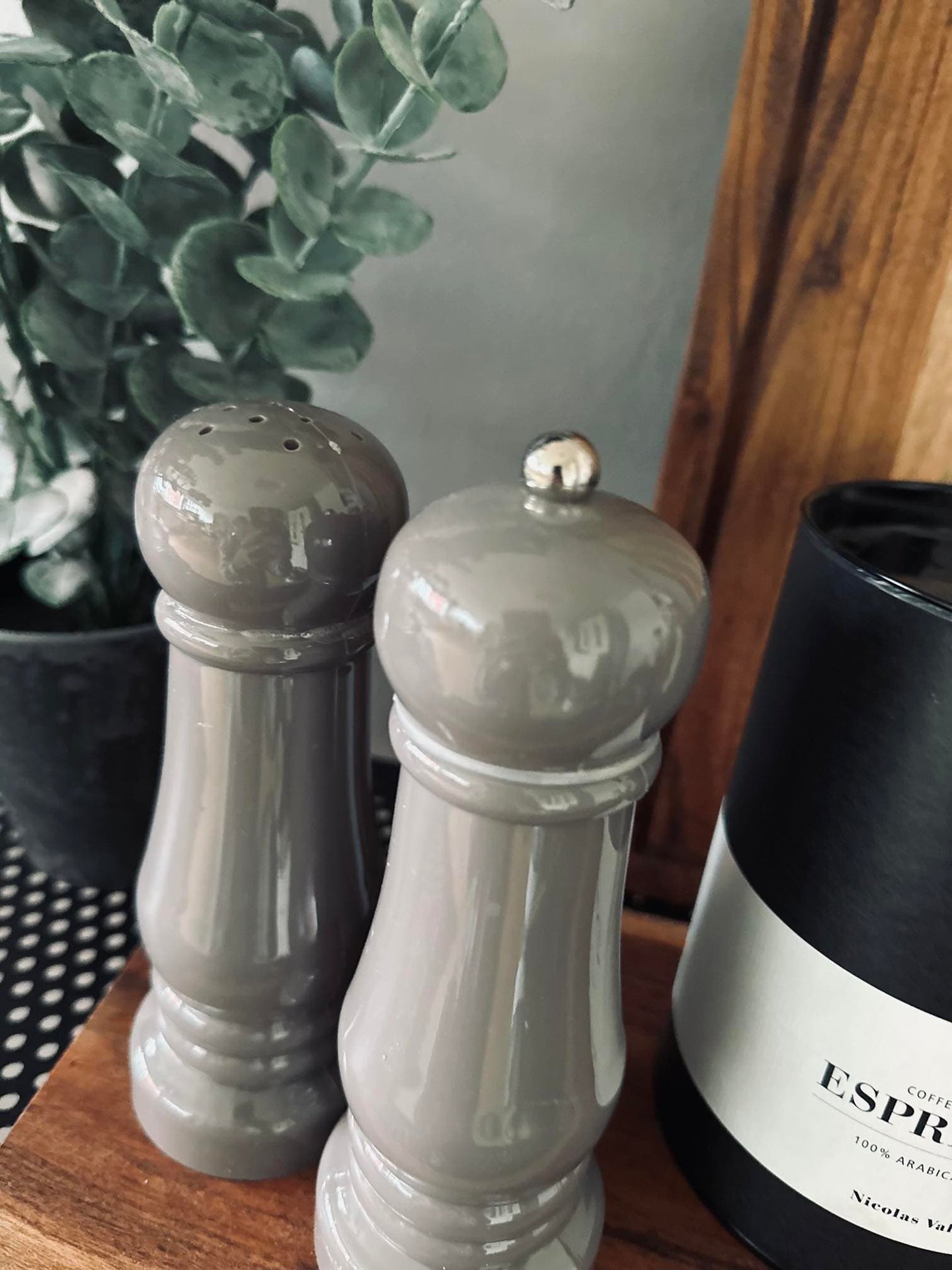 Salt og peberkværn - Taupe - VIAMAJA.DK