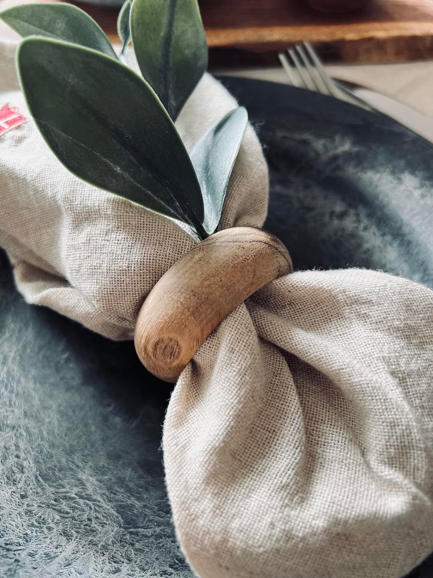 Servietring i akaciatræ - VIAMAJA.DK