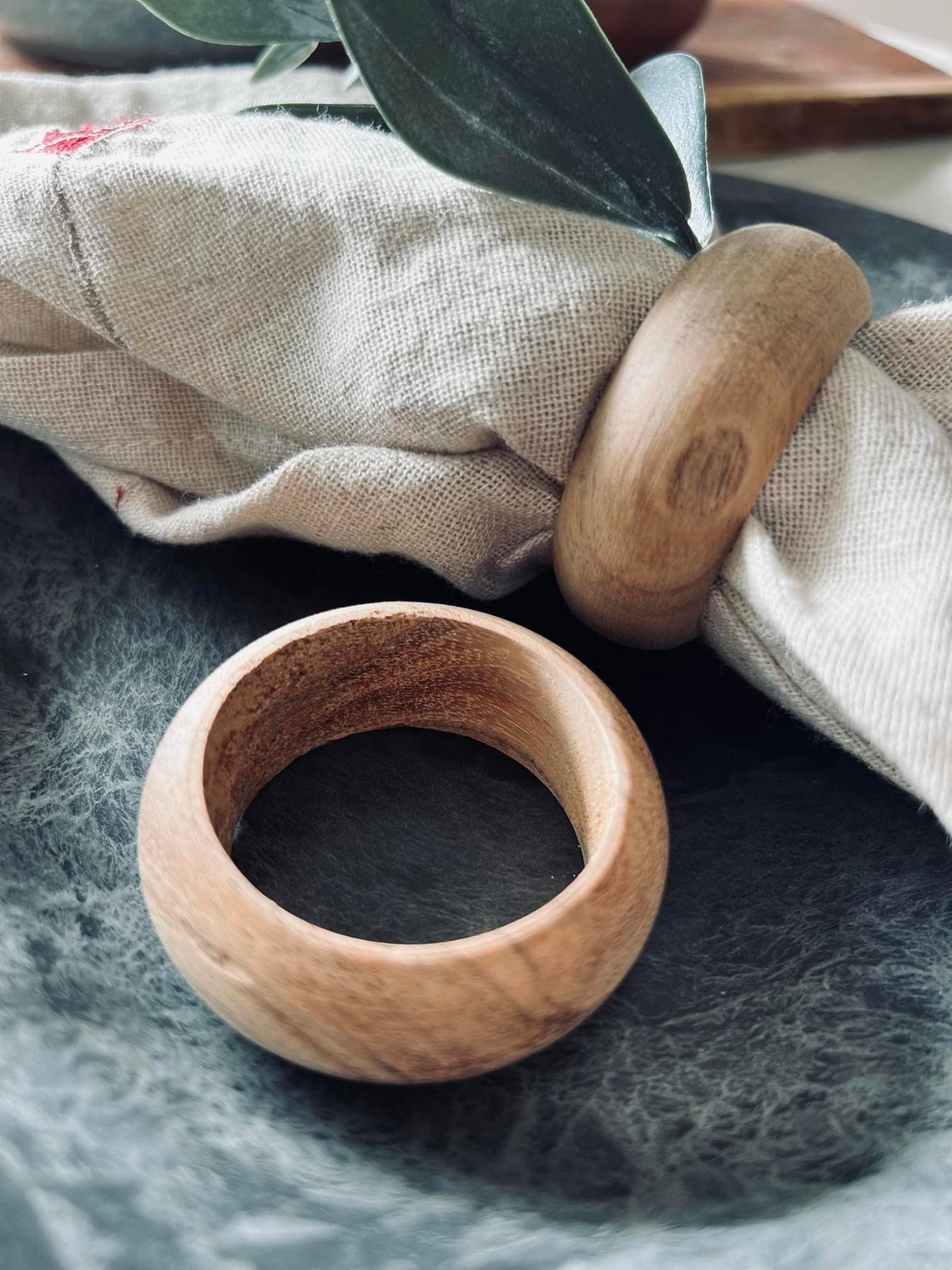 Servietring i akaciatræ - VIAMAJA.DK