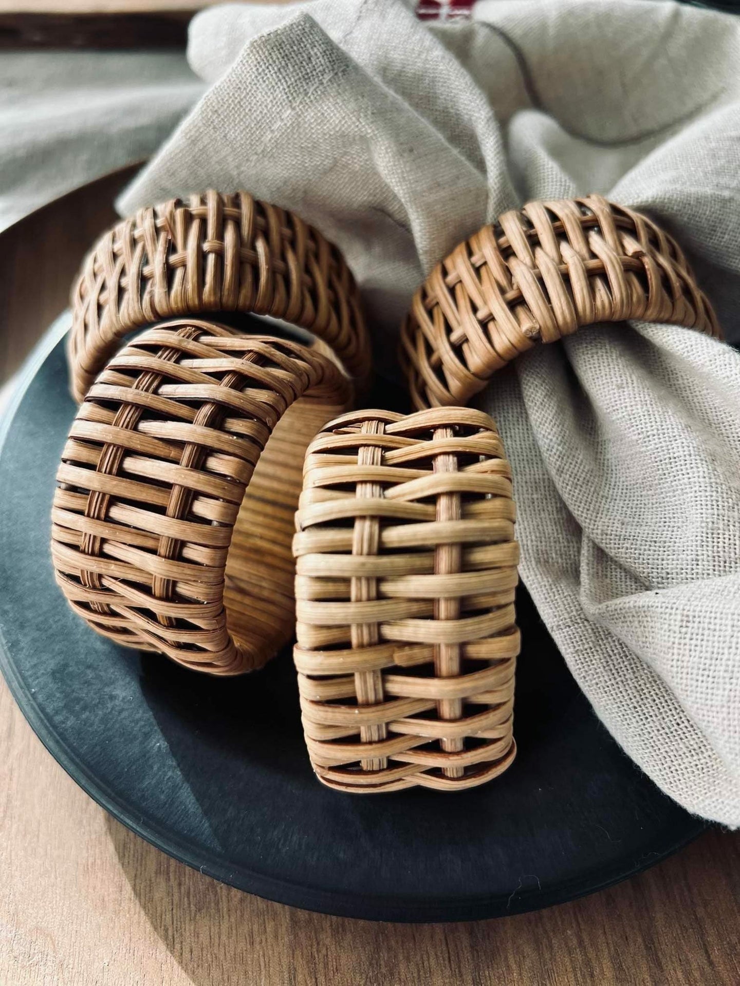 Servietring - Sæt af 4 stk i lys rattan - VIAMAJA.DK