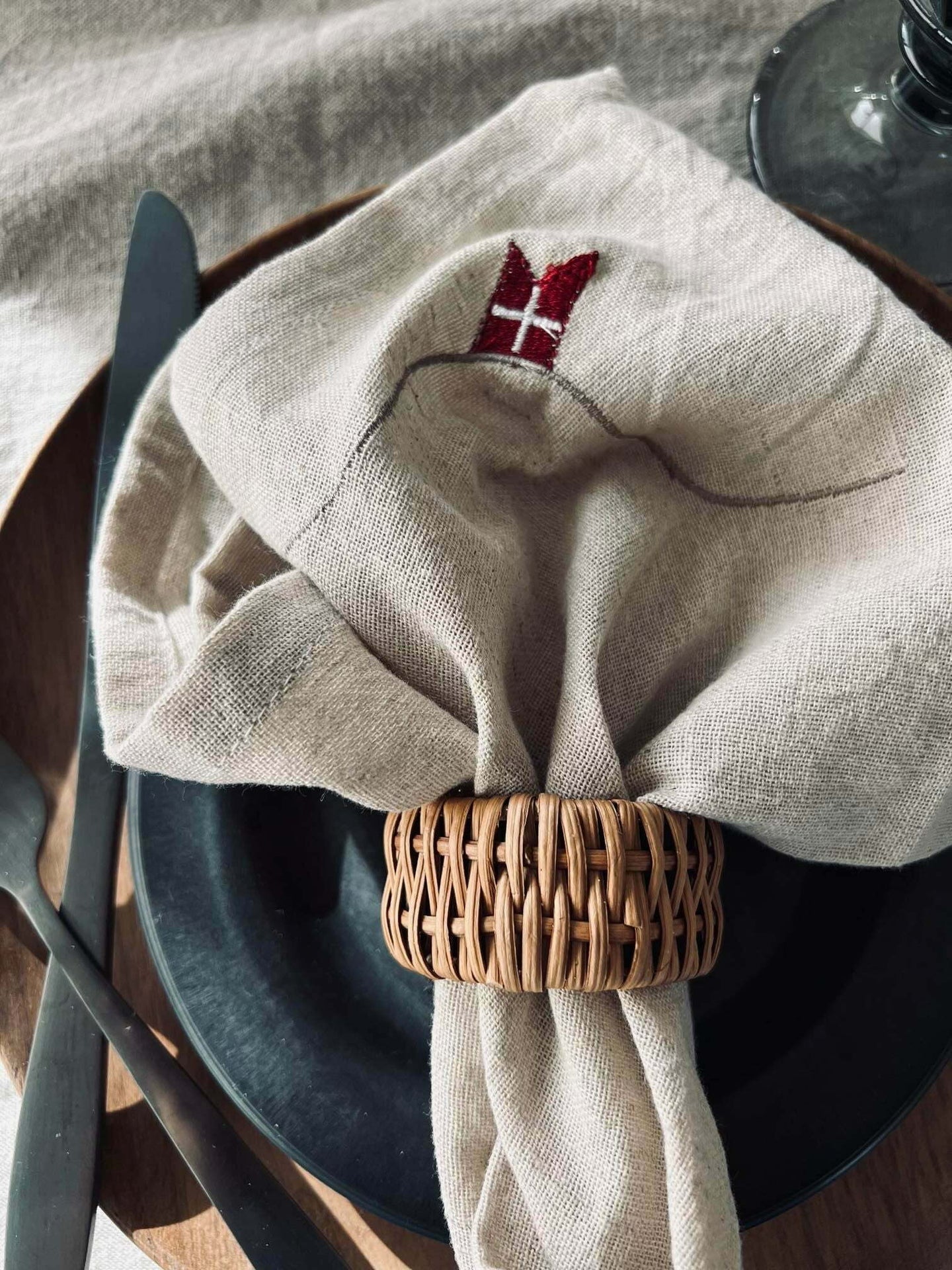 Servietring - Sæt af 4 stk i lys rattan - VIAMAJA.DK