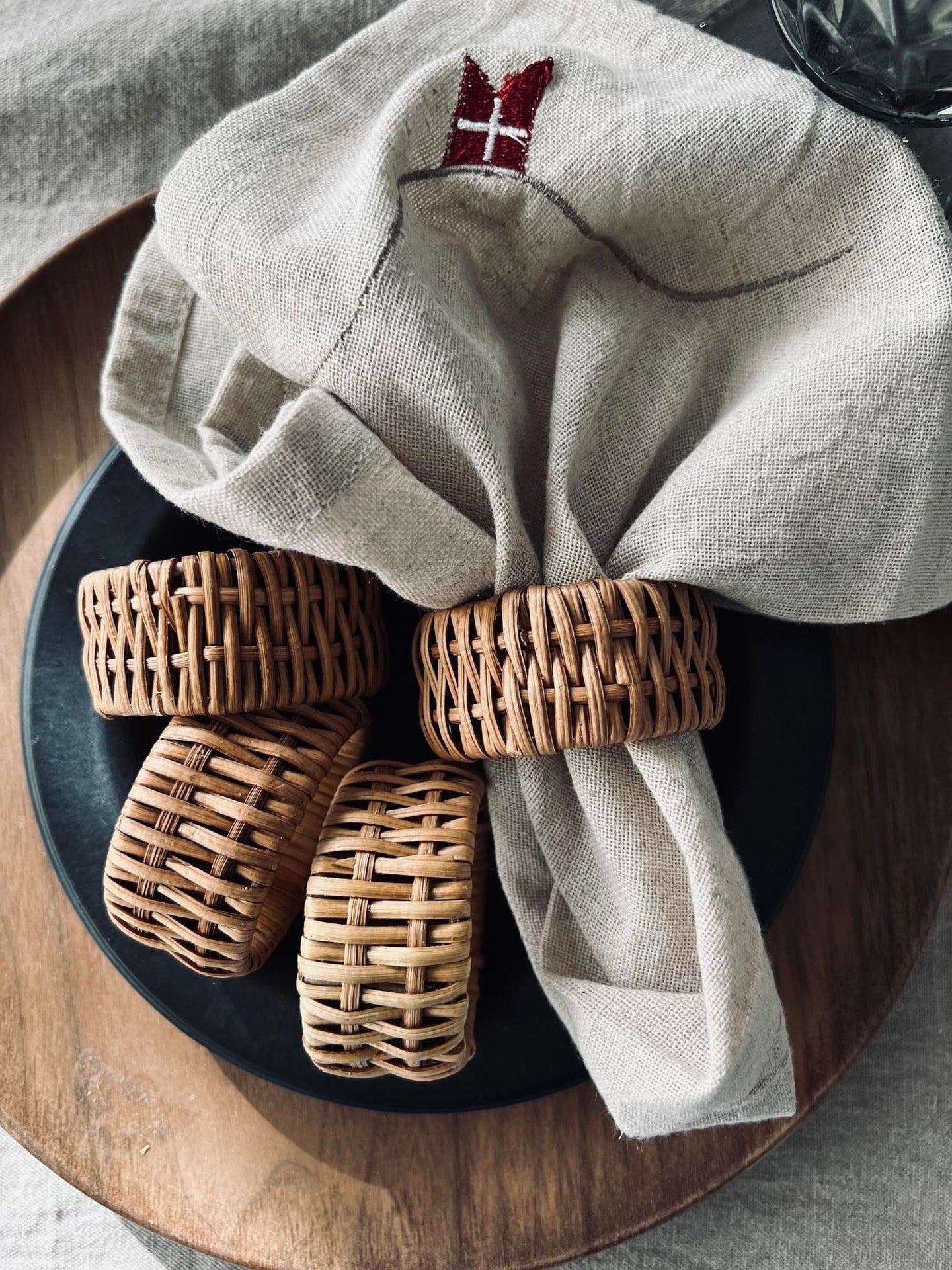 Servietring - Sæt af 4 stk i lys rattan - VIAMAJA.DK