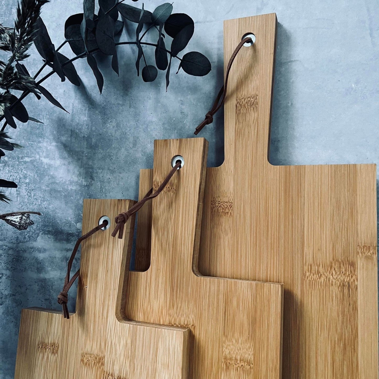 Skærebræt med snor - 3 stk i bambus - VIAMAJA.DK