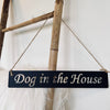 Skylt "Dog in the House"