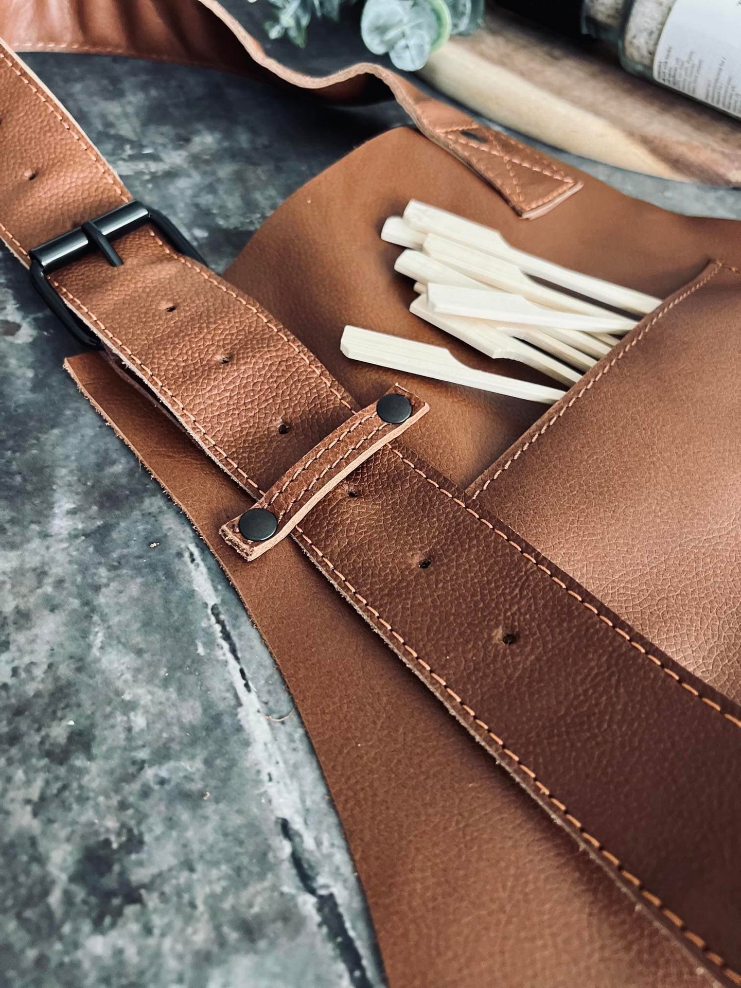 Skindforklæde – Cognac bøffellæder - VIAMAJA.DK