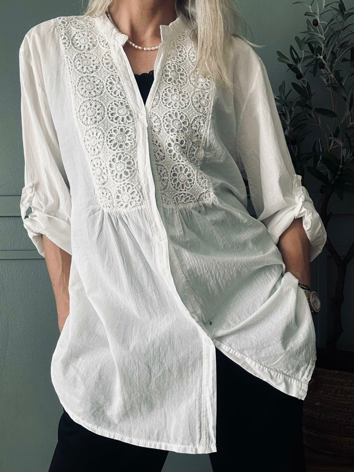 Skjorte Celina med broderi – White - VIAMAJA.DK