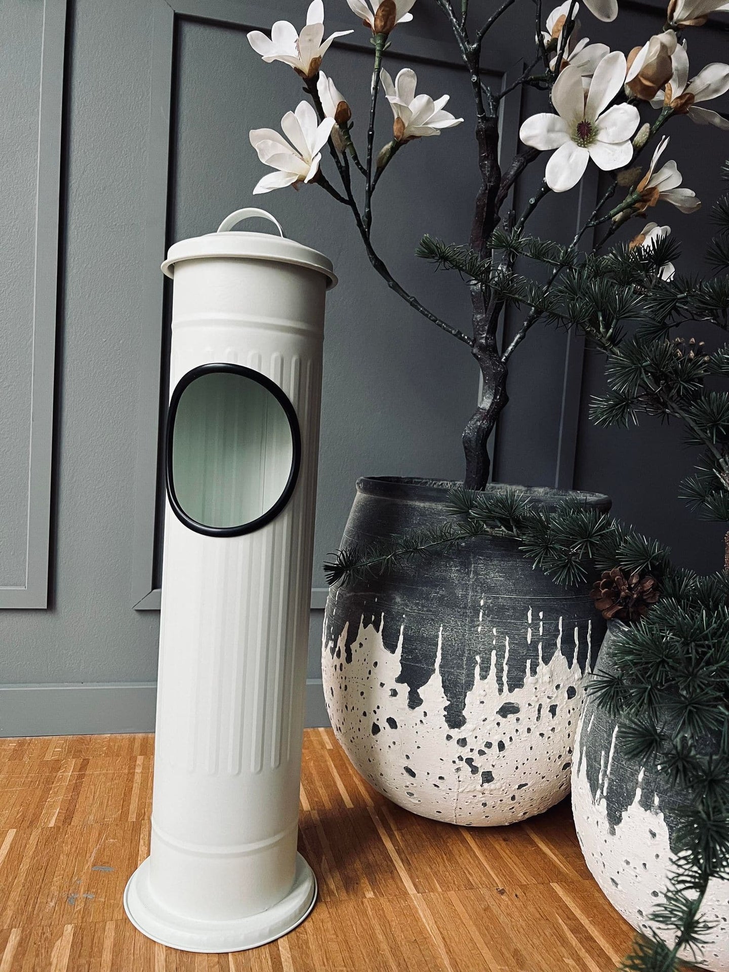 Skraldespand / Askebægre - Hvid metal - VIAMAJA.DK