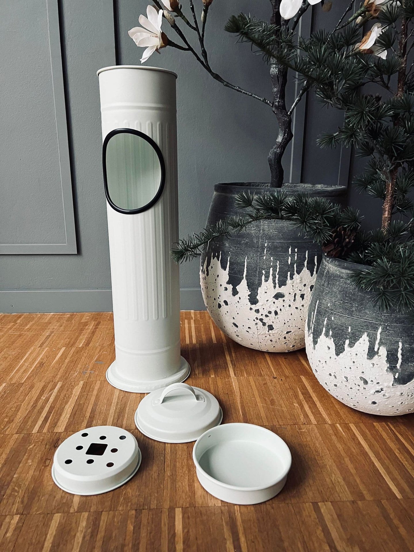 Skraldespand / Askebægre - Hvid metal - VIAMAJA.DK