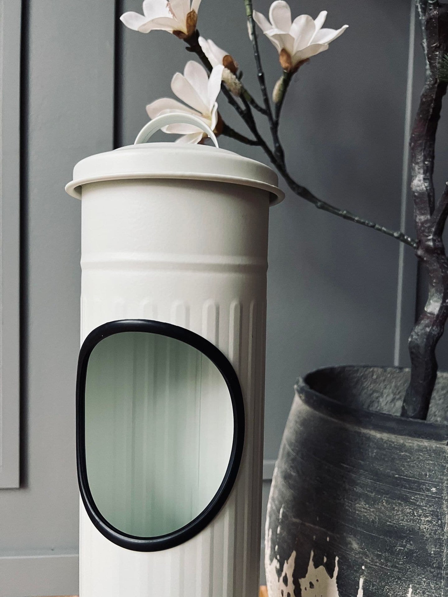 Skraldespand / Askebægre - Hvid metal - VIAMAJA.DK