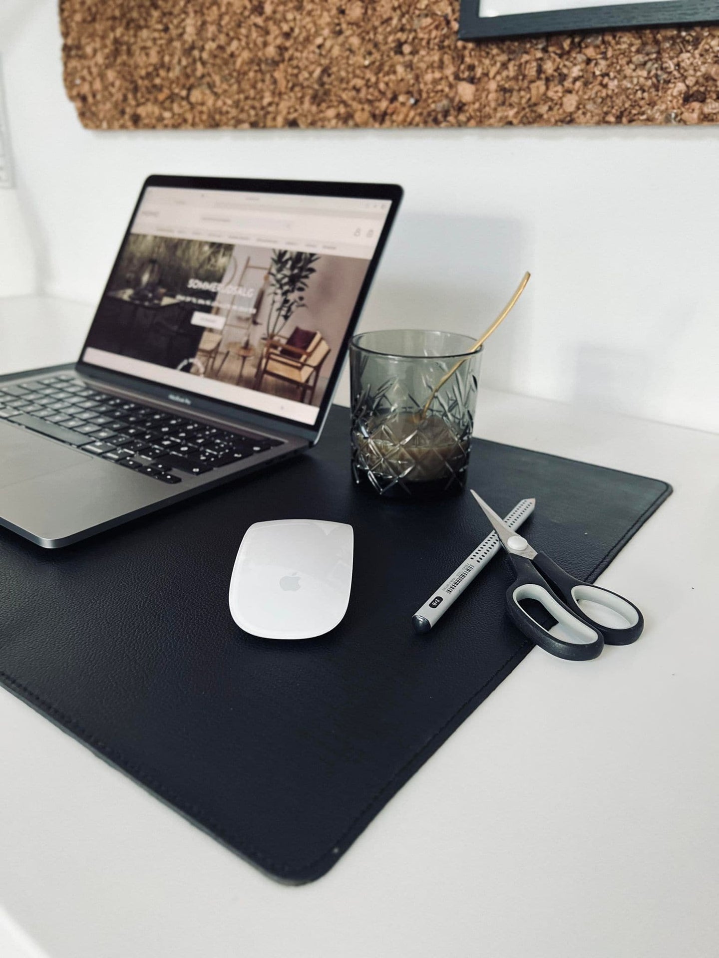 Skriveunderlag 40x60cm - Sort bøffellæder - VIAMAJA.DK