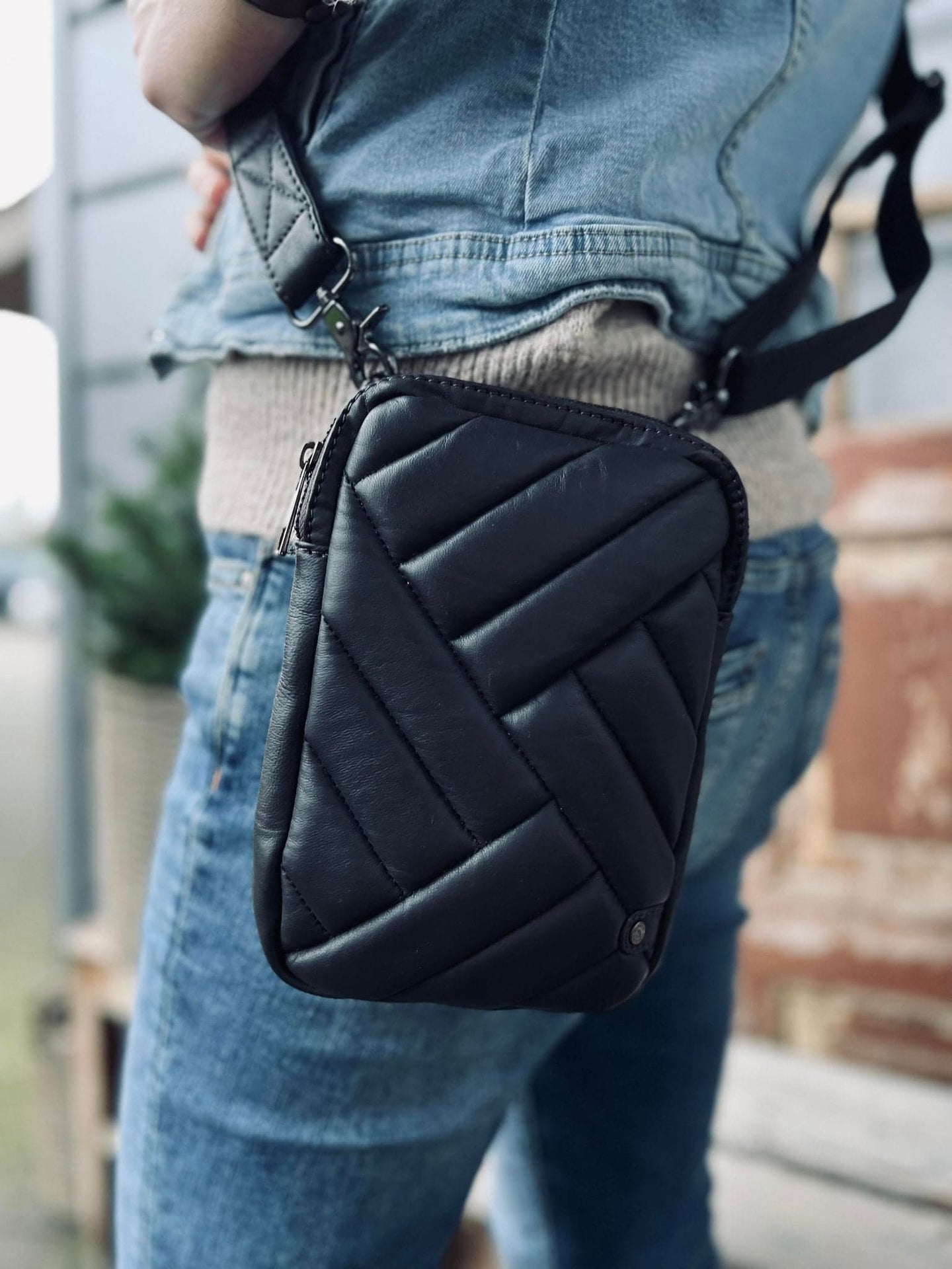 Smuk mobiltaske STRIPE - 100 % lammeskind - VIAMAJA.DK