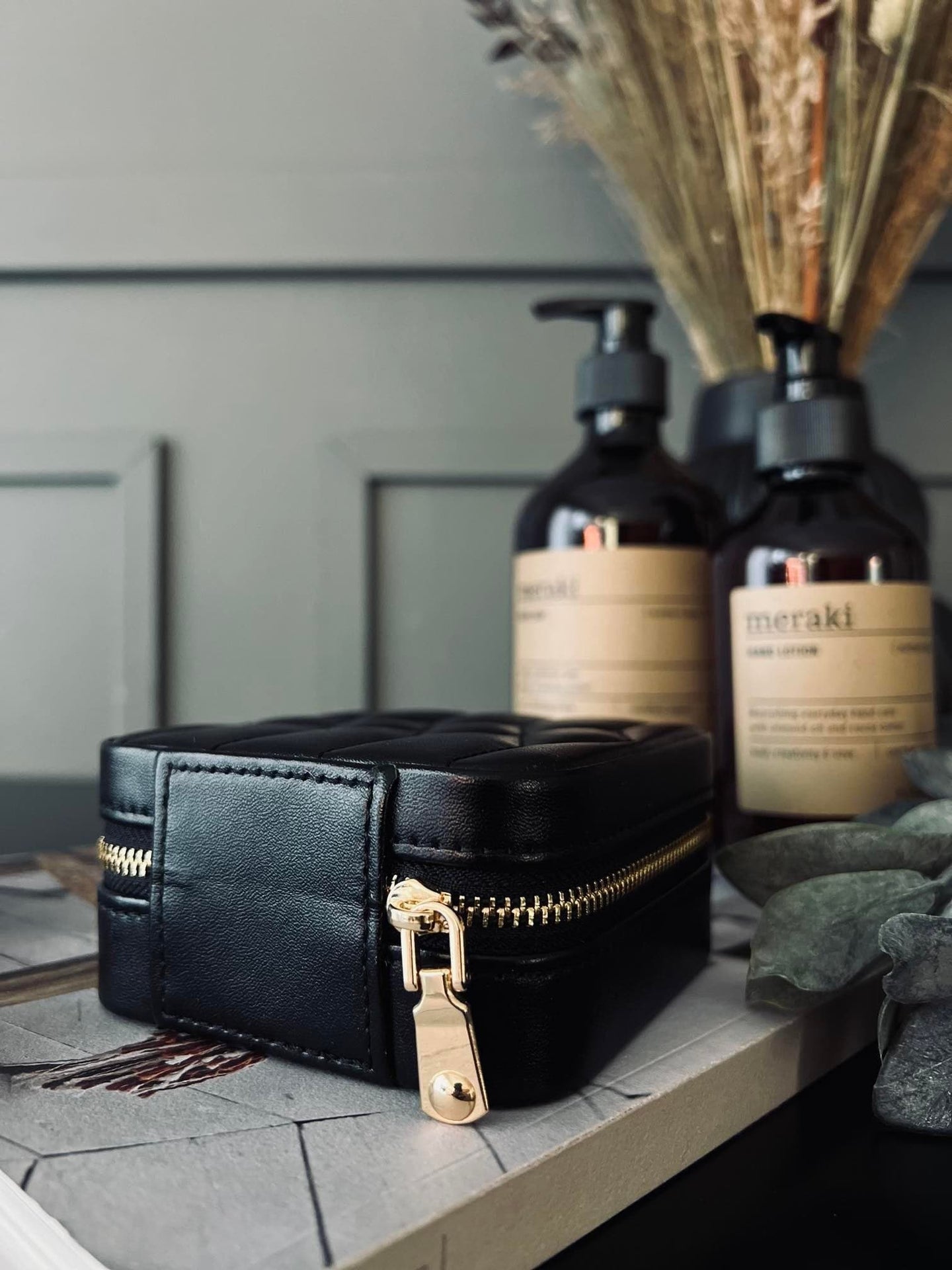 Smykkebox i sort og guld - Quilt - VIAMAJA.DK