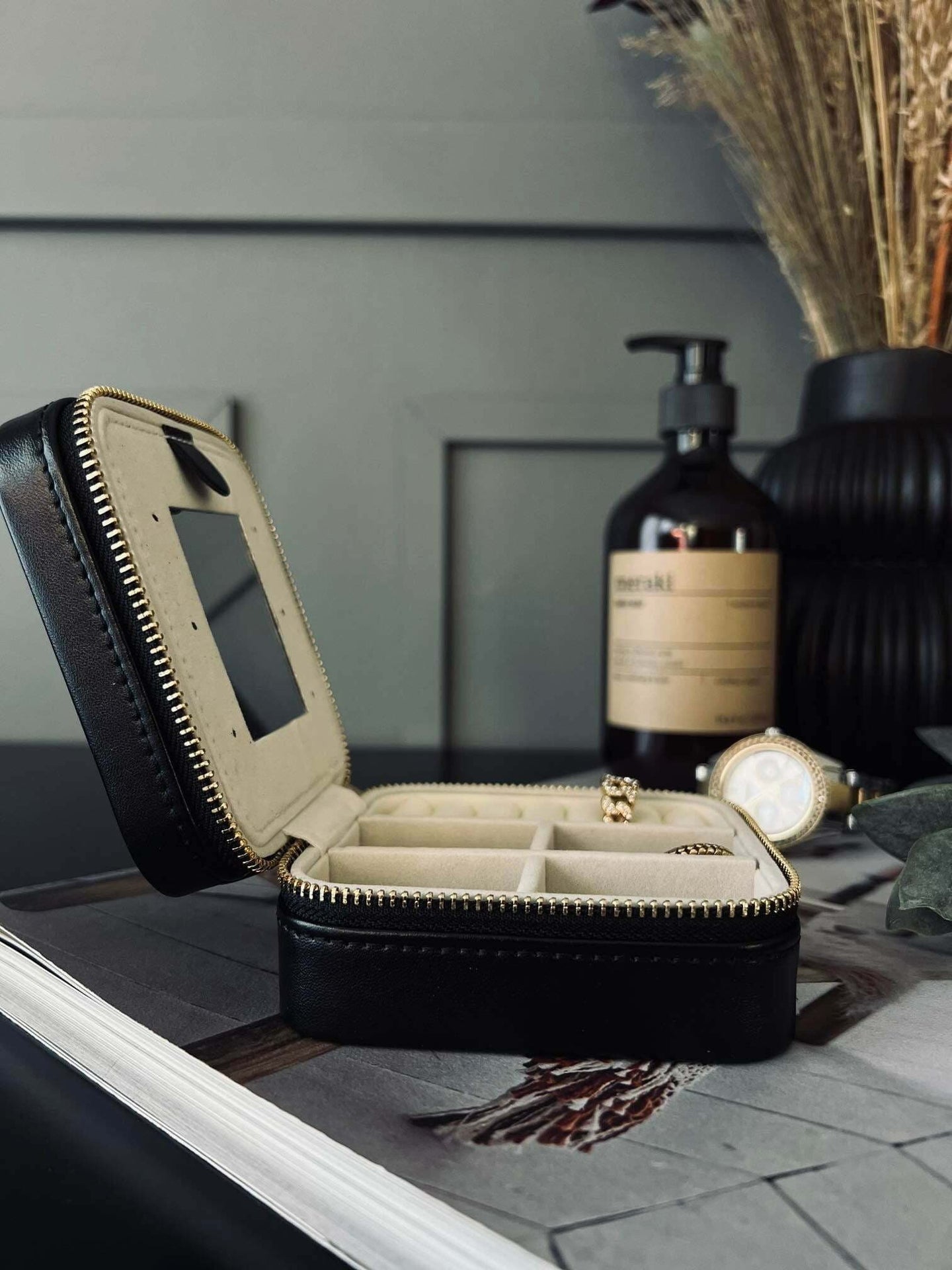 Smykkebox i sort og guld - Quilt - VIAMAJA.DK