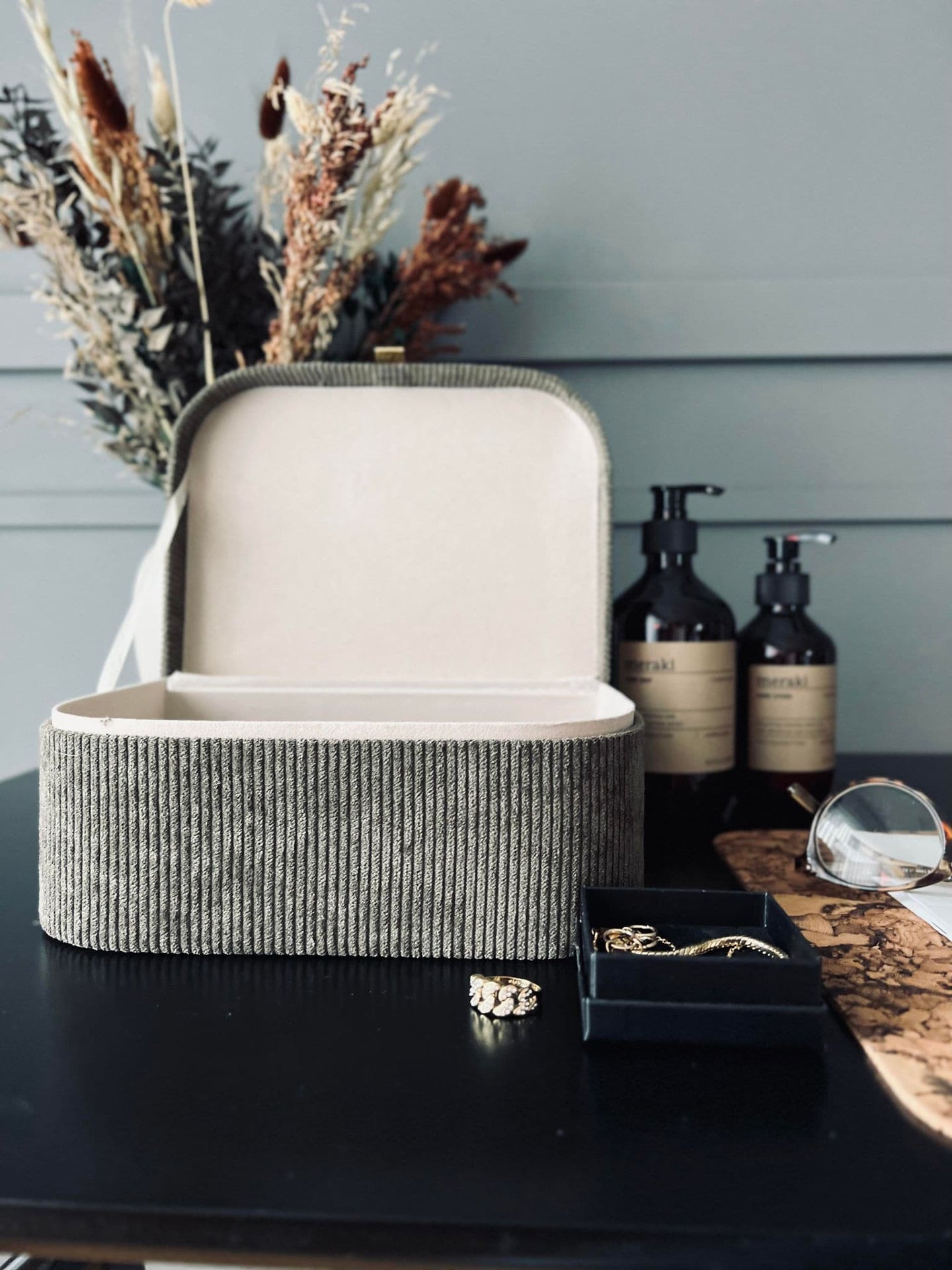 Smykkebox - Taupe med guld - VIAMAJA.DK