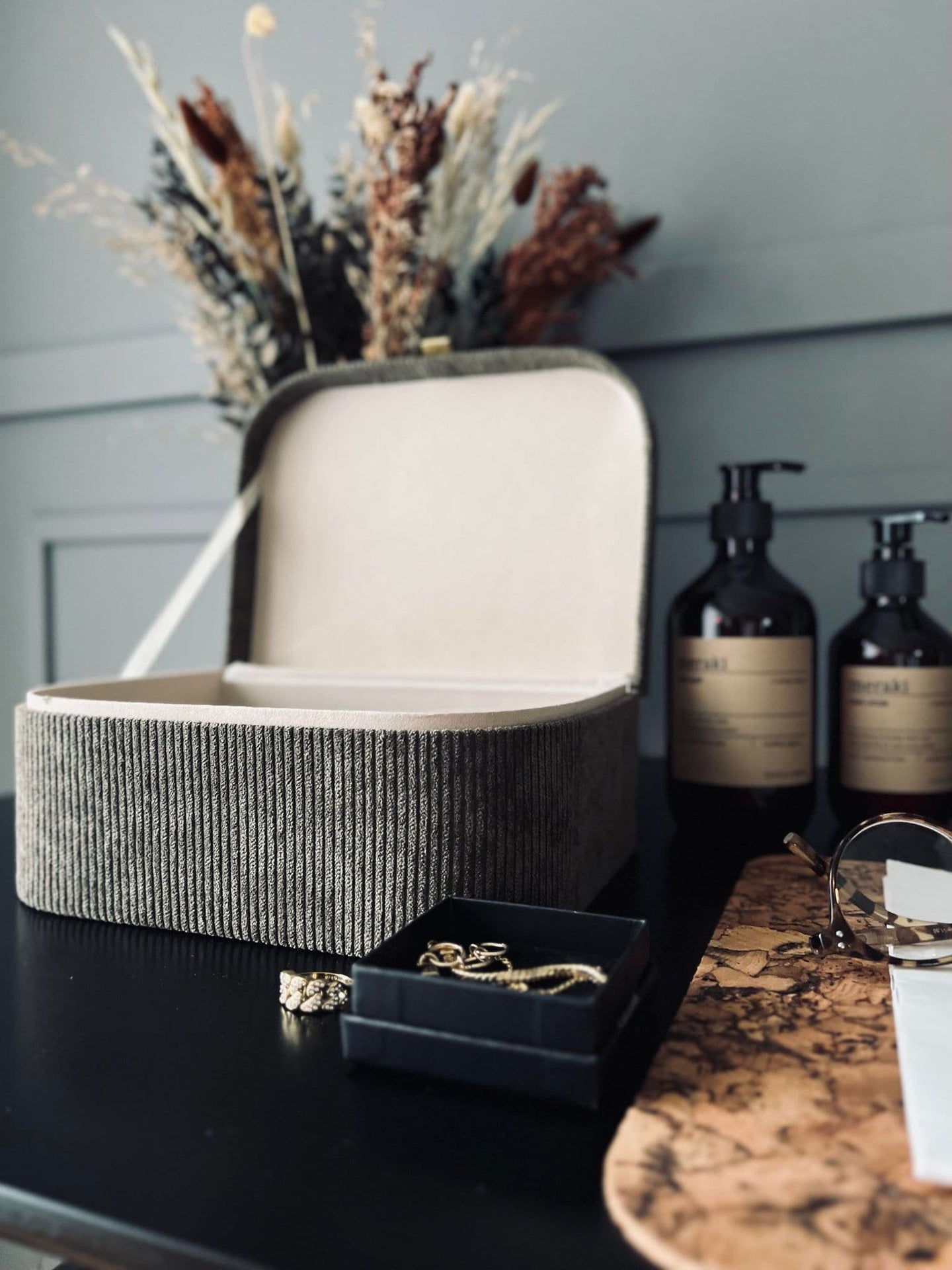 Smykkebox - Taupe med guld - VIAMAJA.DK