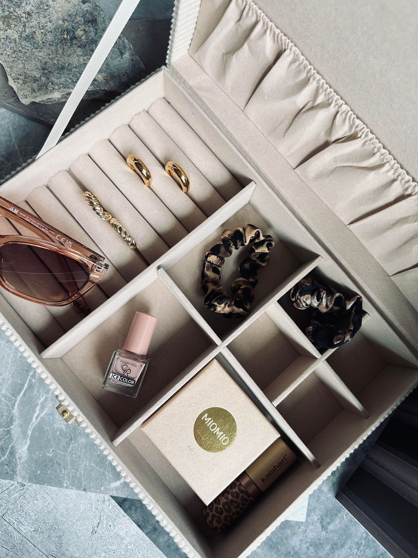 Smykkeskrin Norma Mørk beige - VIAMAJA.DK