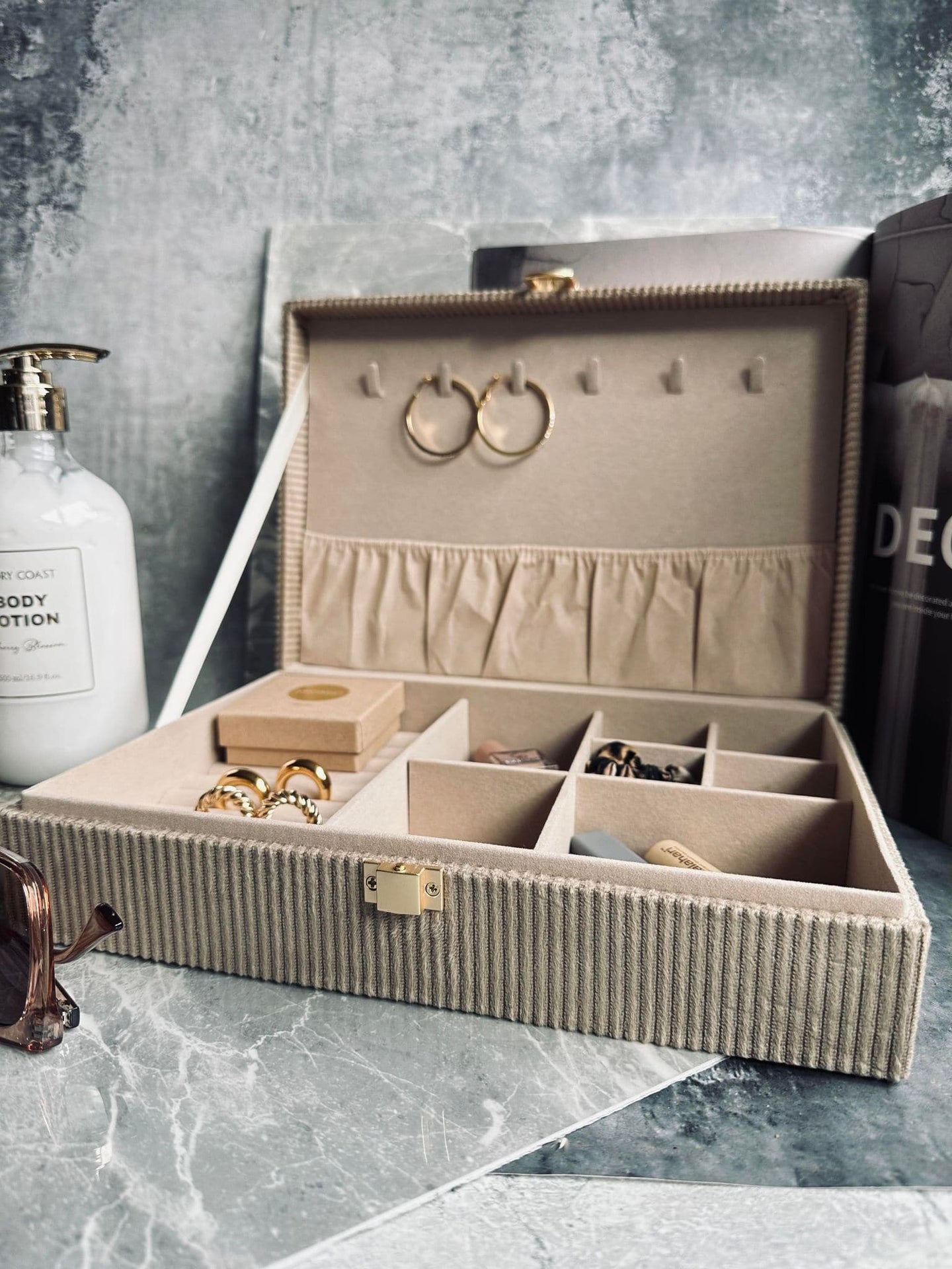 Smykkeskrin Norma Mørk beige - VIAMAJA.DK