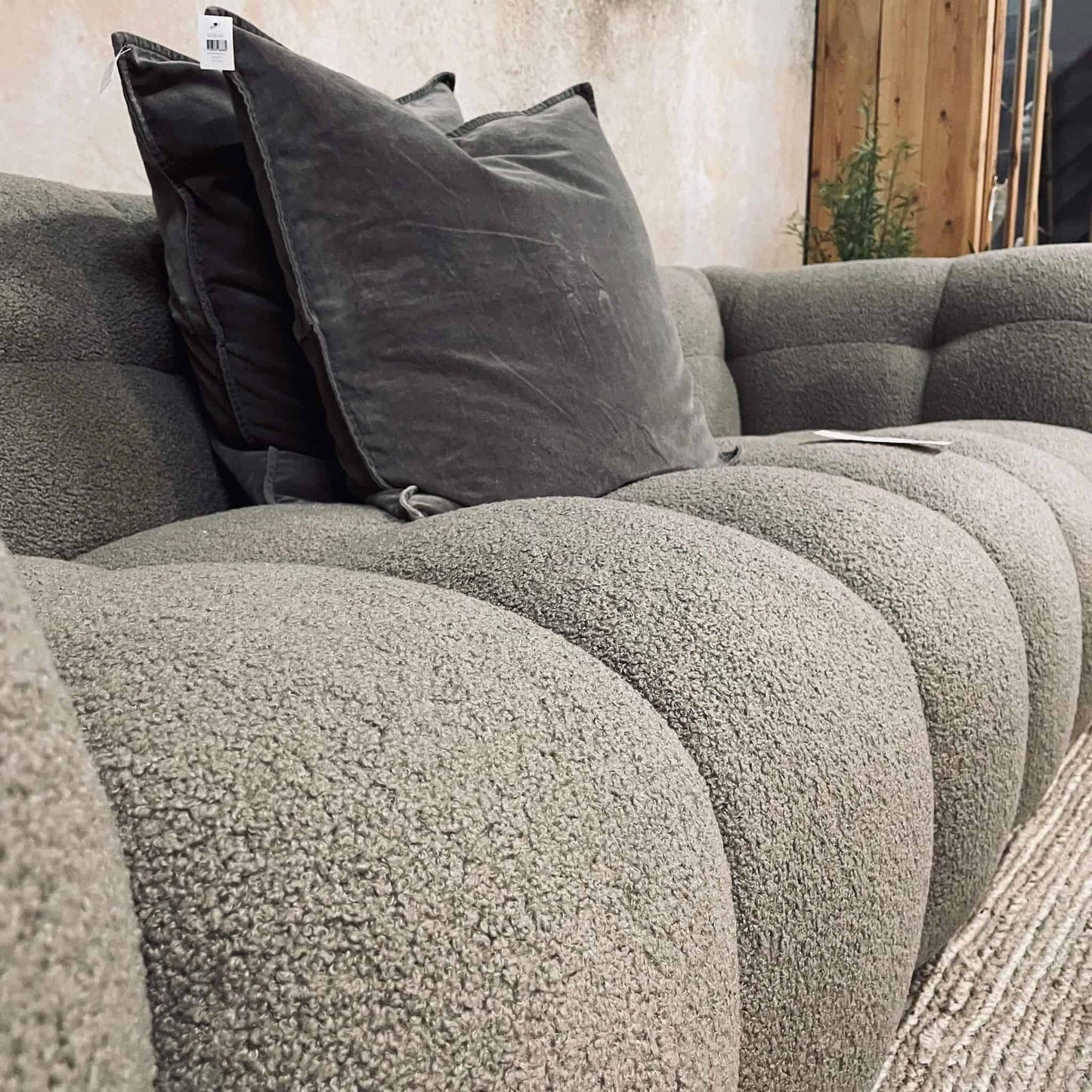 Sofa 3 personers i cool design - AFHENTER TILBUD - VIAMAJA.DK