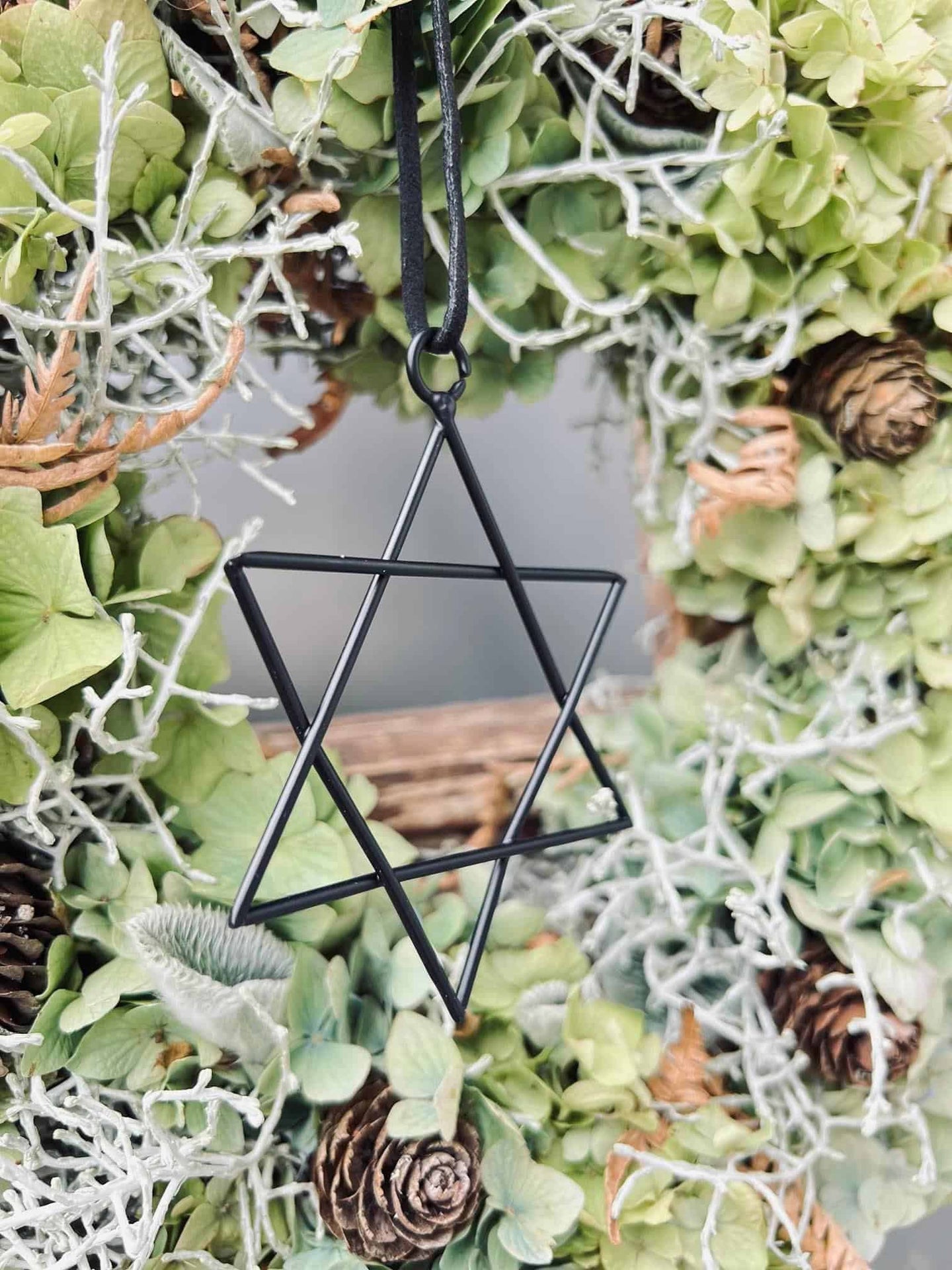 Stjerne med ophæng - Black 8cm - VIAMAJA.DK