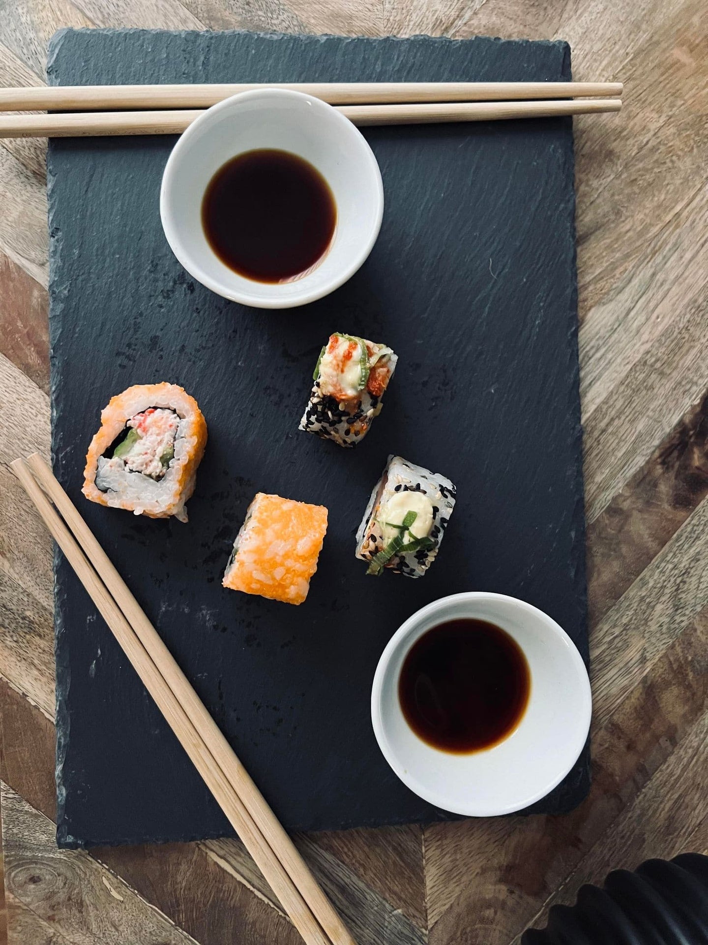 Sushi sæt til 2 personer - VIAMAJA.DK