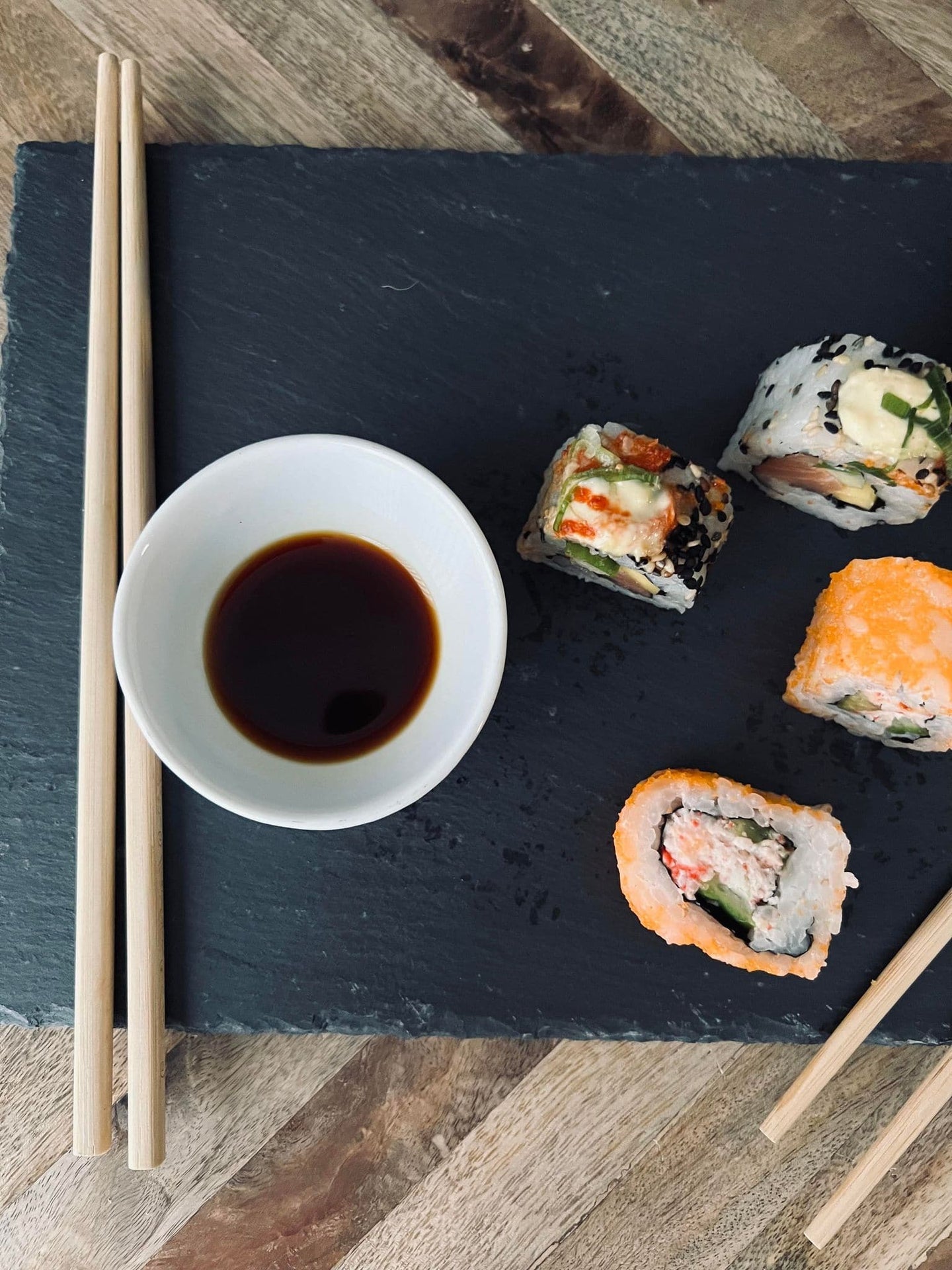 Sushi sæt til 2 personer - VIAMAJA.DK