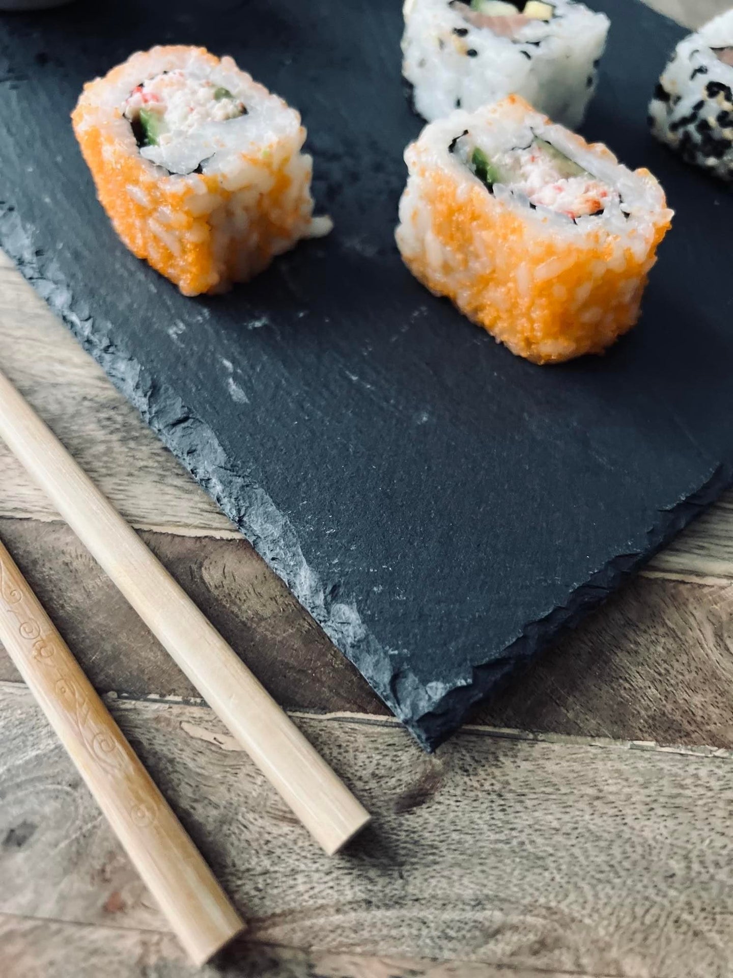 Sushi sæt til 2 personer - VIAMAJA.DK