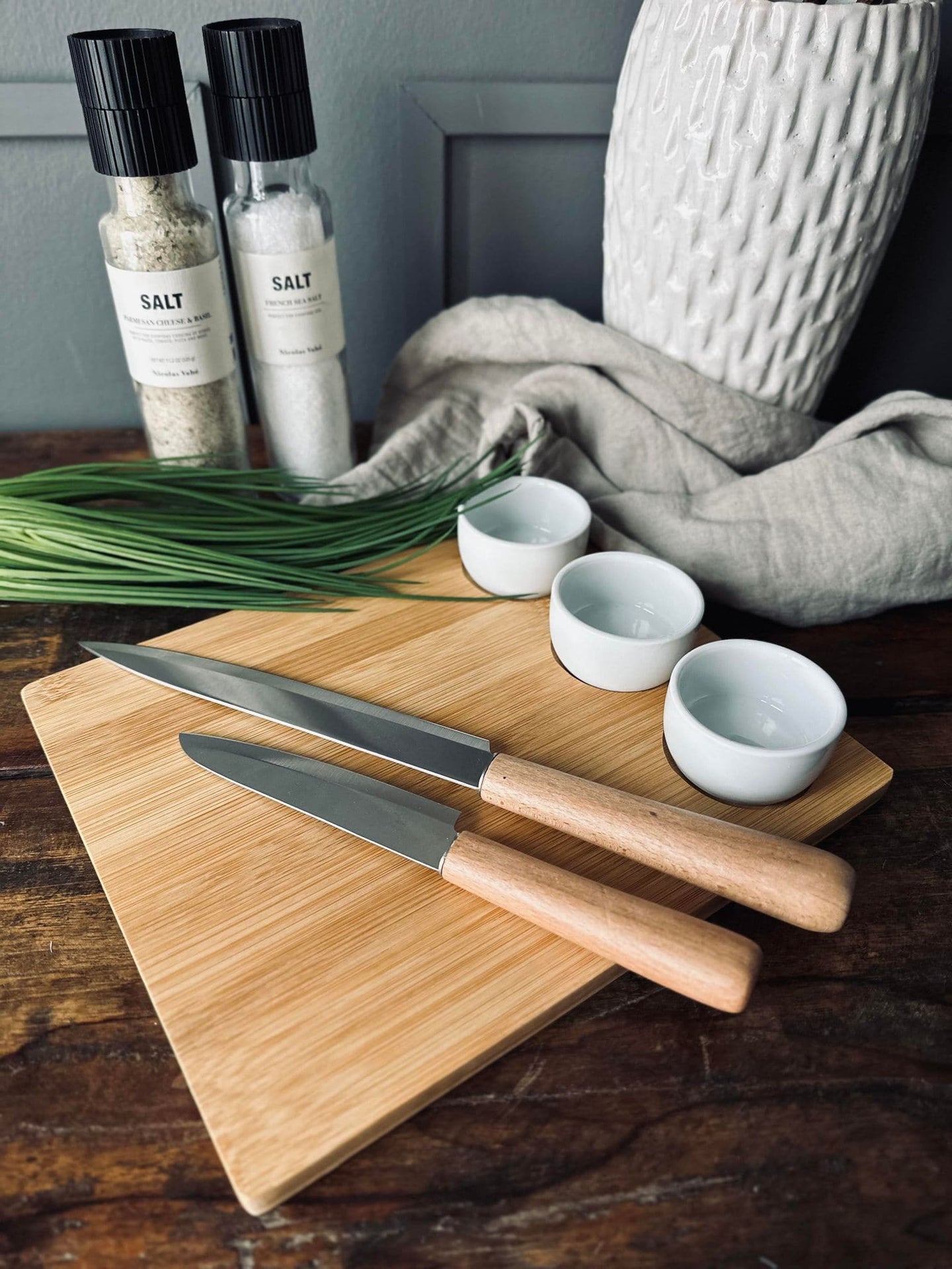 Sushi / tapas sæt m. Skåle og skærebræt - VIAMAJA.DK