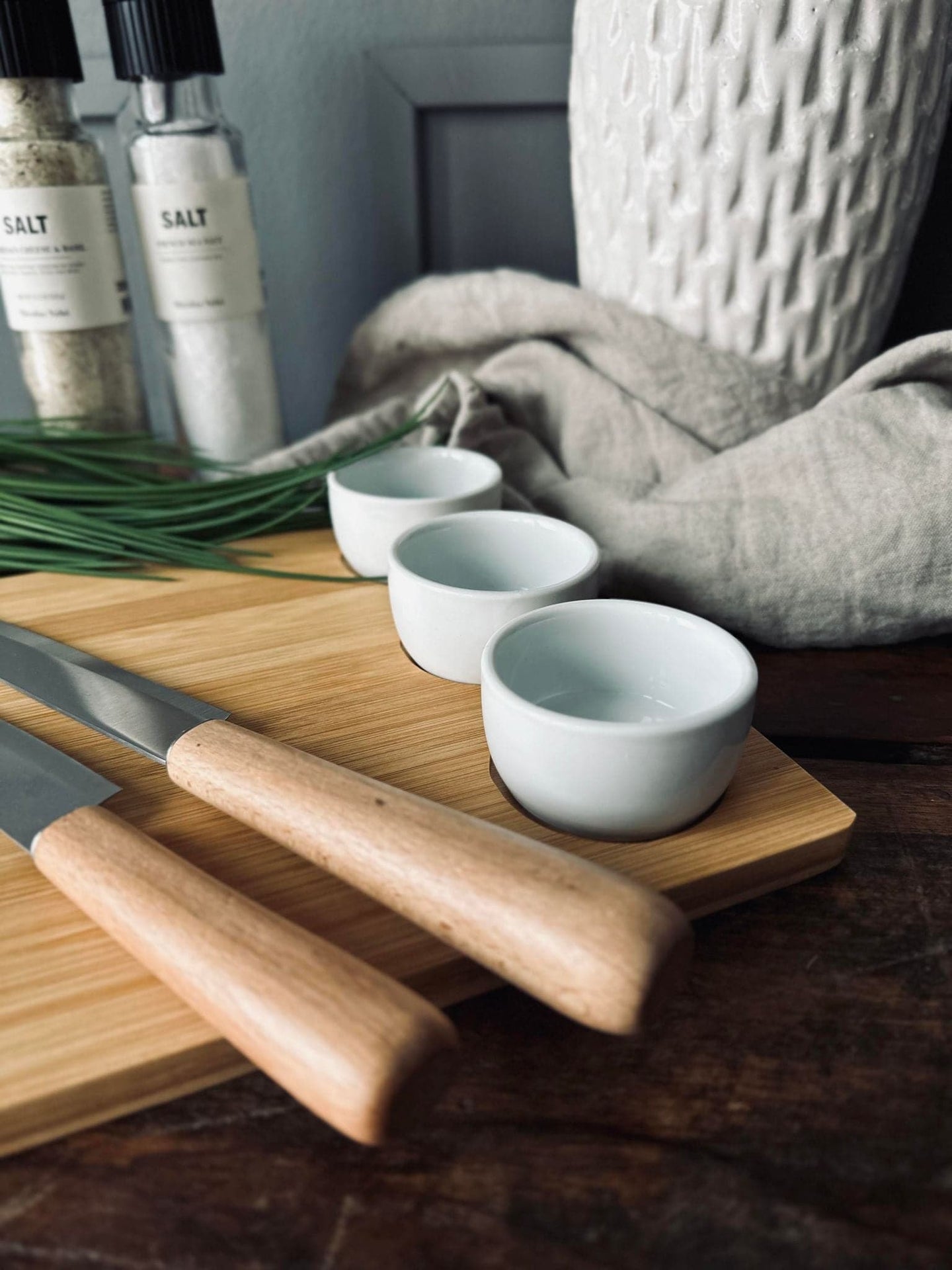 Sushi / tapas sæt m. Skåle og skærebræt - VIAMAJA.DK