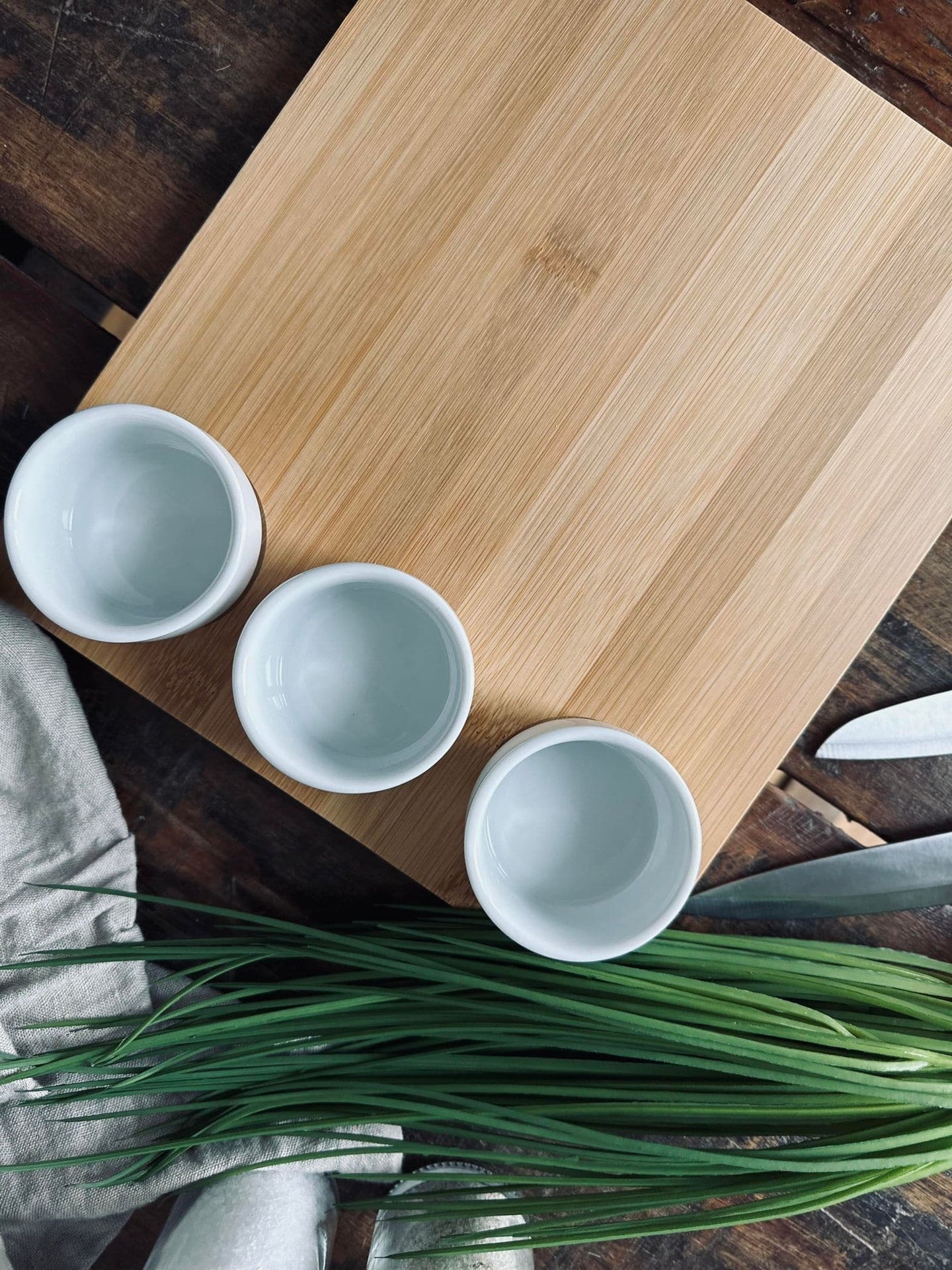 Sushi / tapas sæt m. Skåle og skærebræt - VIAMAJA.DK