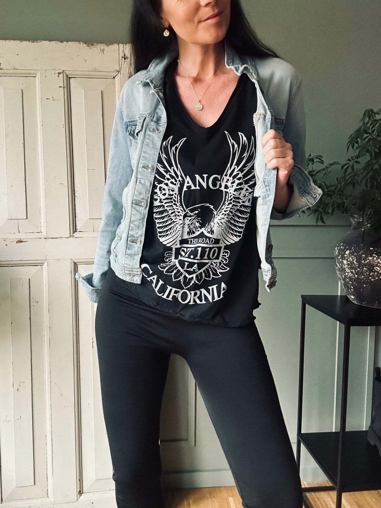 T-shirt CALIFORNIA – Black oversize - VIAMAJA.DK